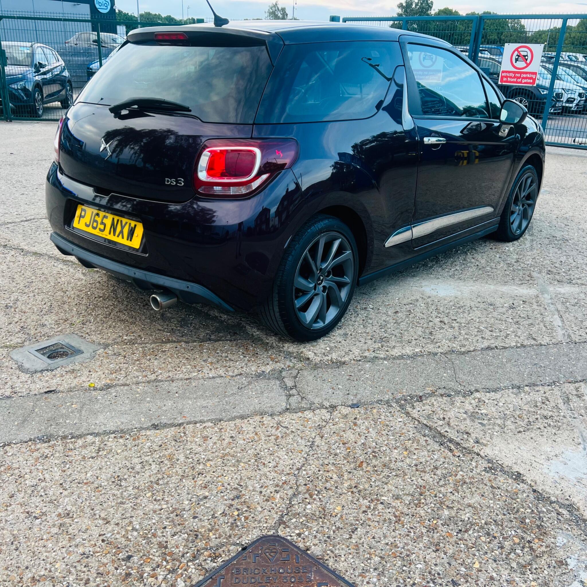 DS Automobiles DS 3 view 18