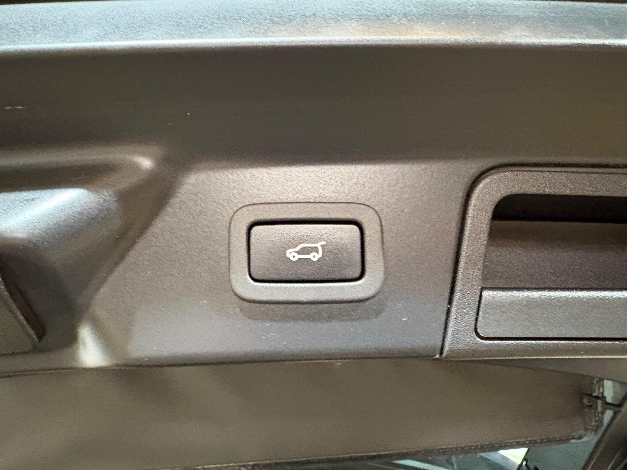 Land Rover Range Rover Velar view 78