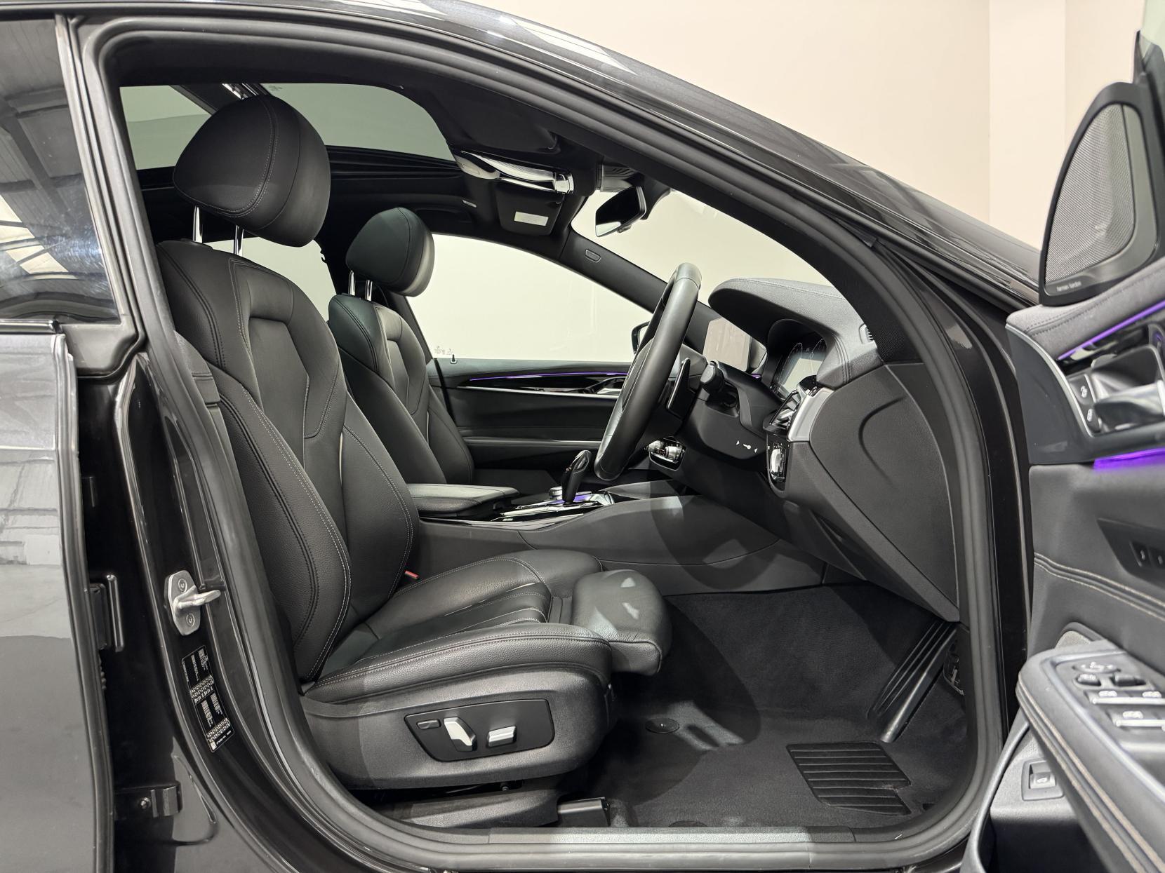 BMW 6 Series view 24