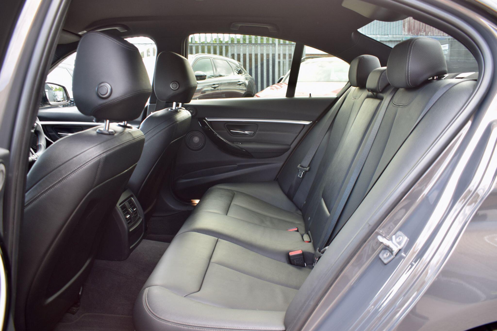 BMW 3 Series view 25