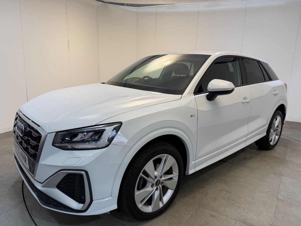 Audi Q2 view 9
