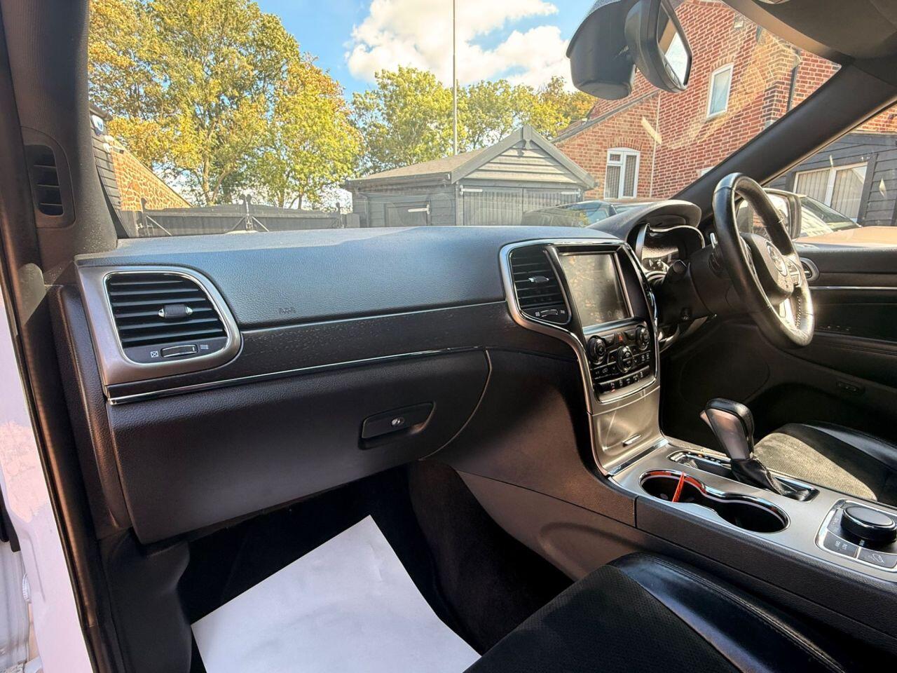 Jeep Grand Cherokee view 12