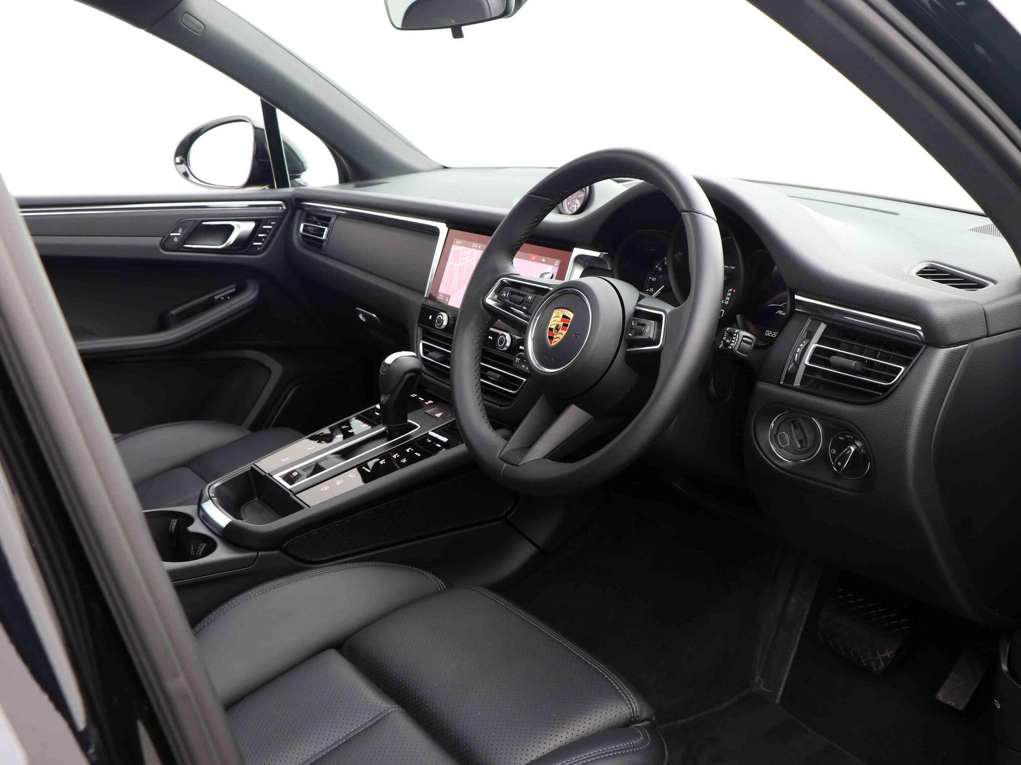 Porsche Macan view 34