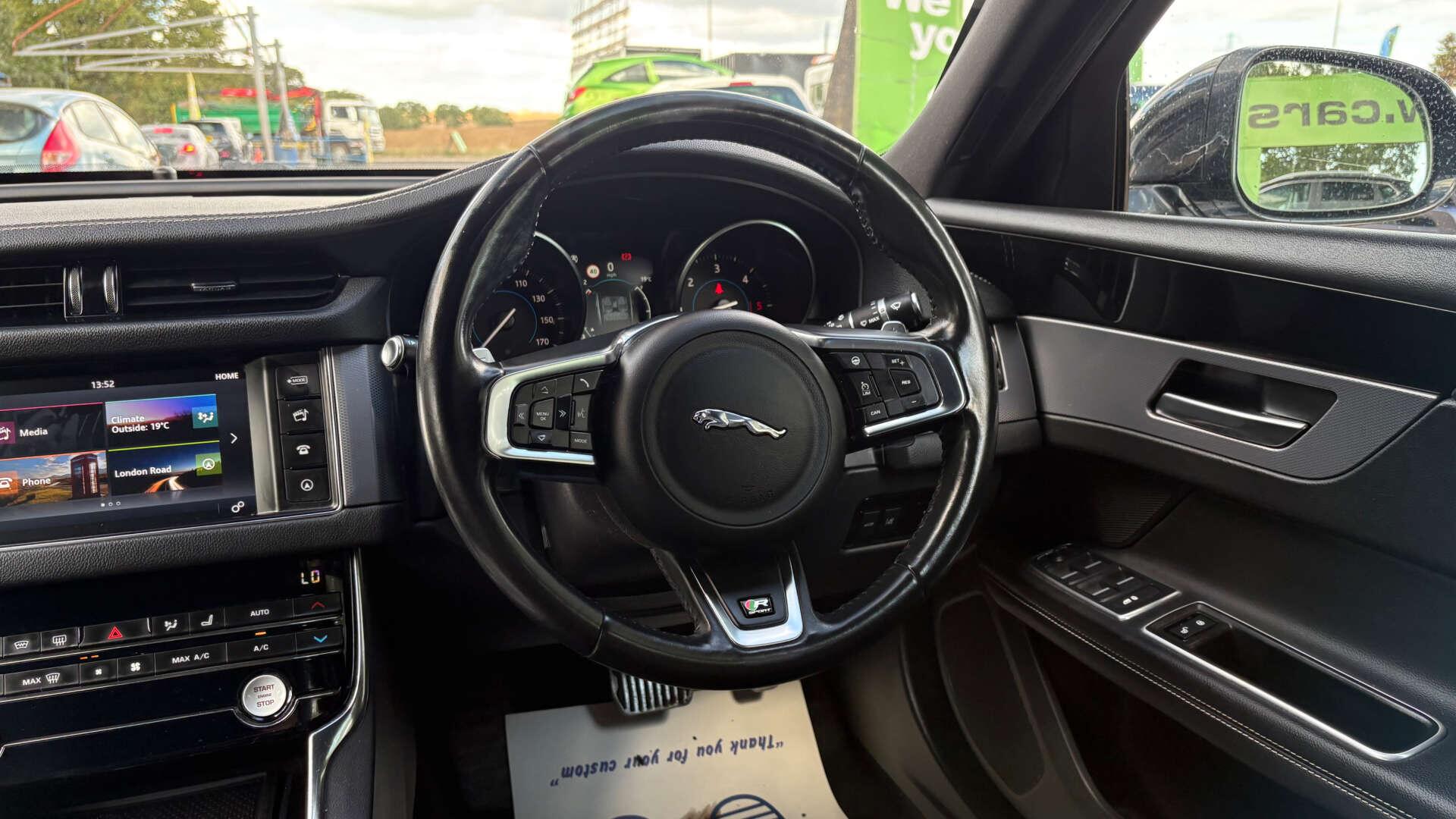 Jaguar XF view 19