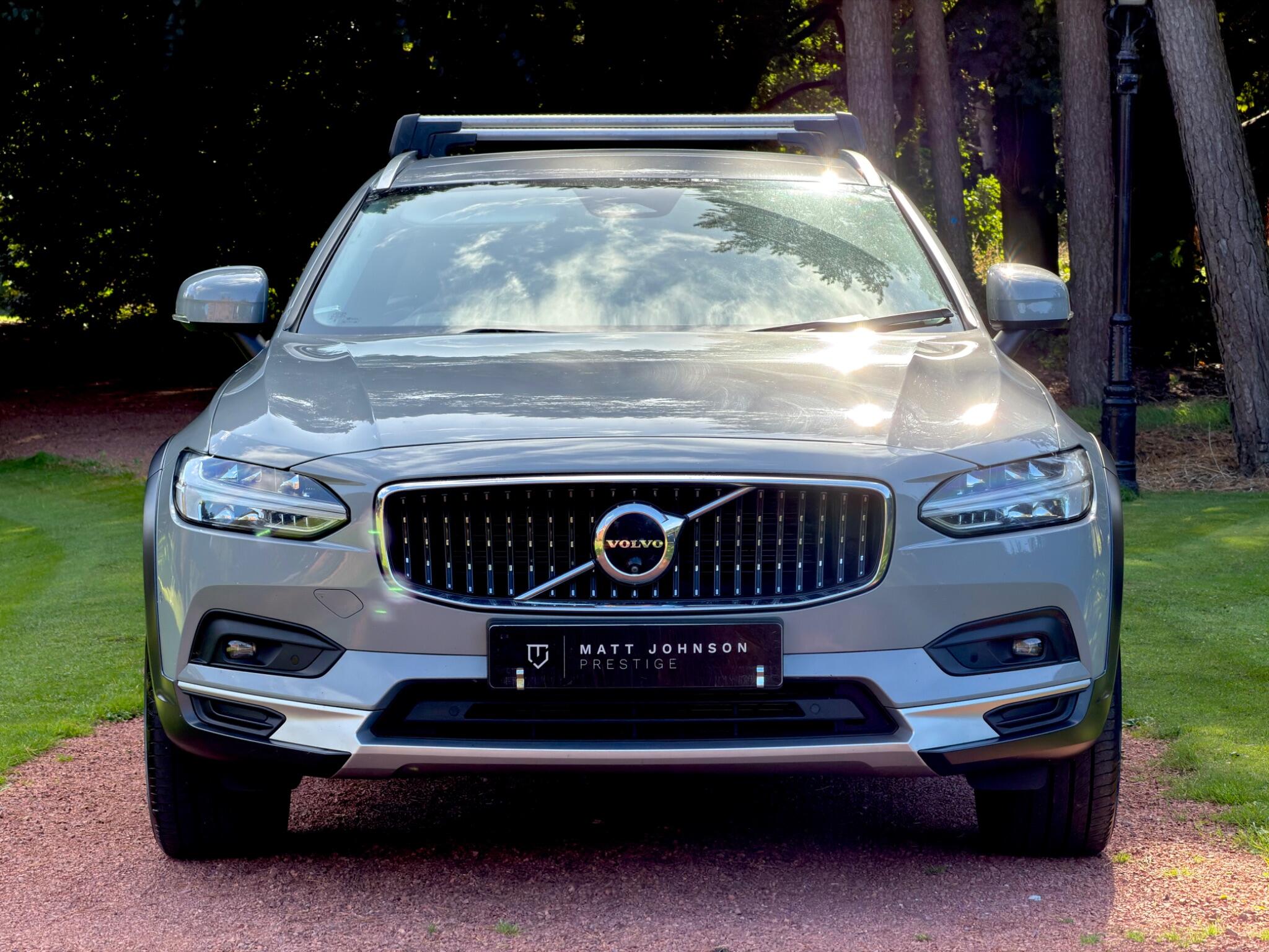 Volvo V90 Cross Country view 41