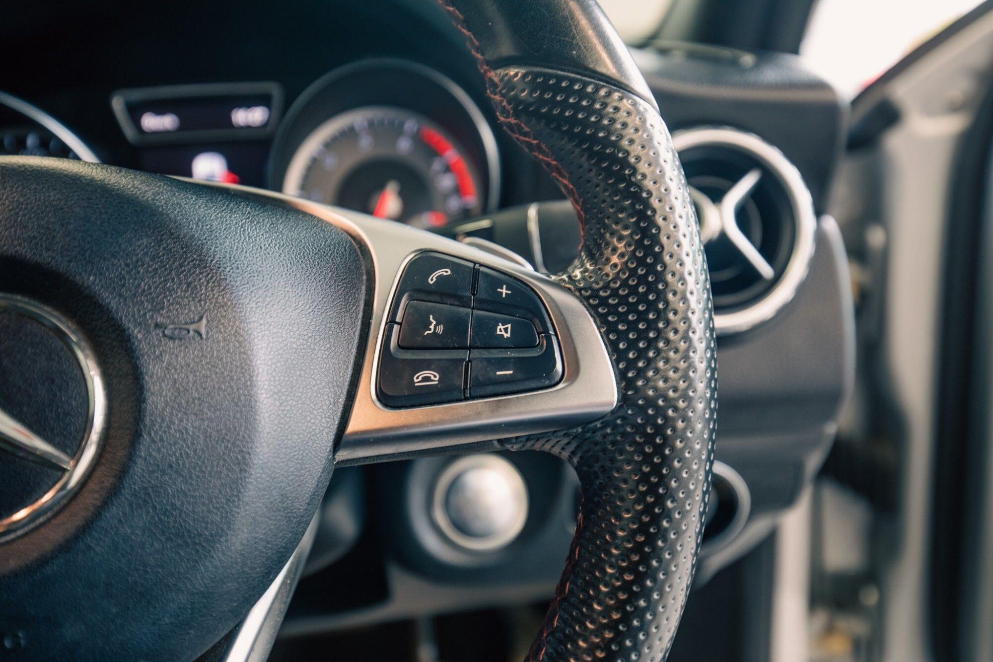 Mercedes-Benz Gla view 13