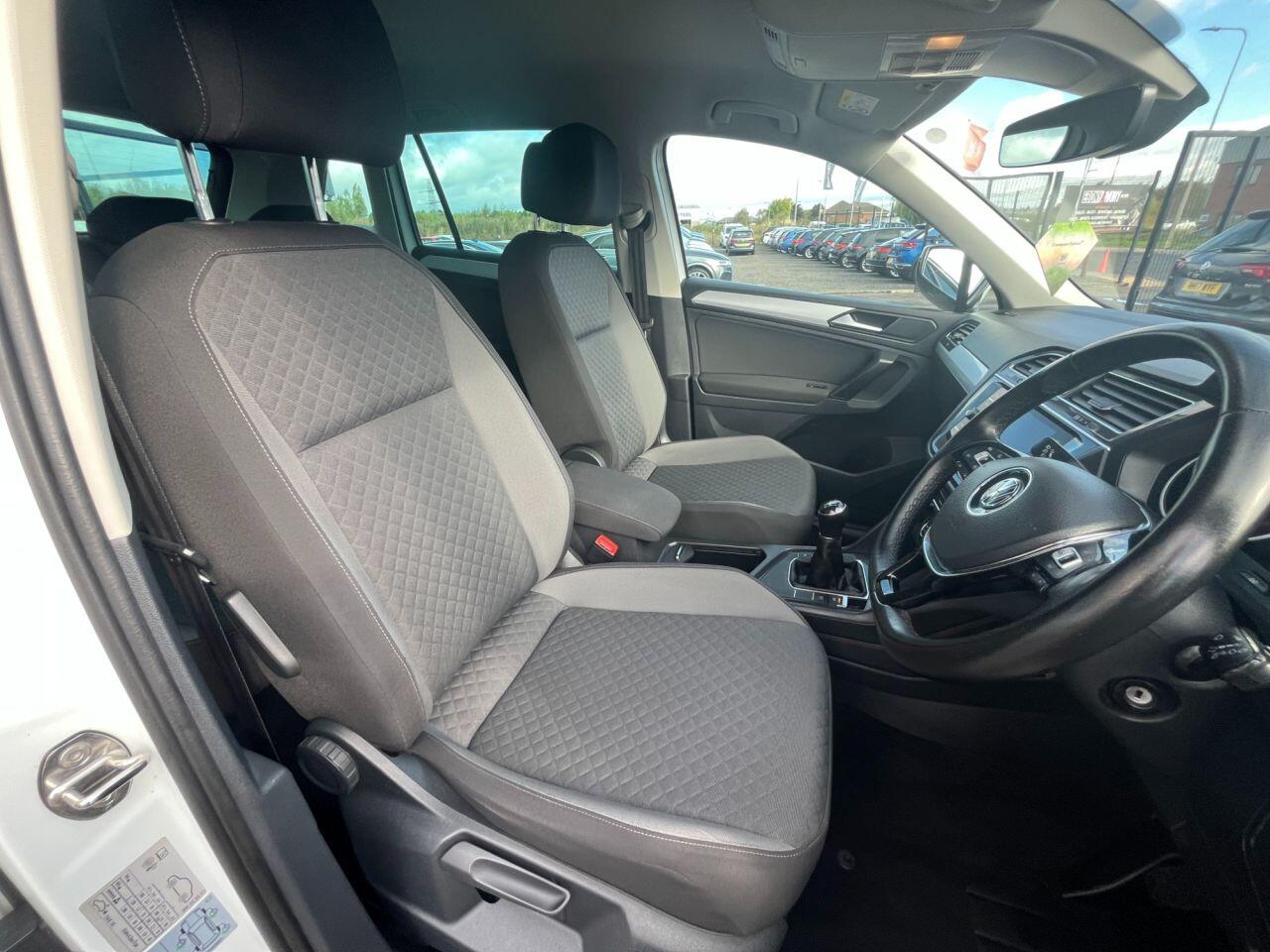 Volkswagen Tiguan view 12