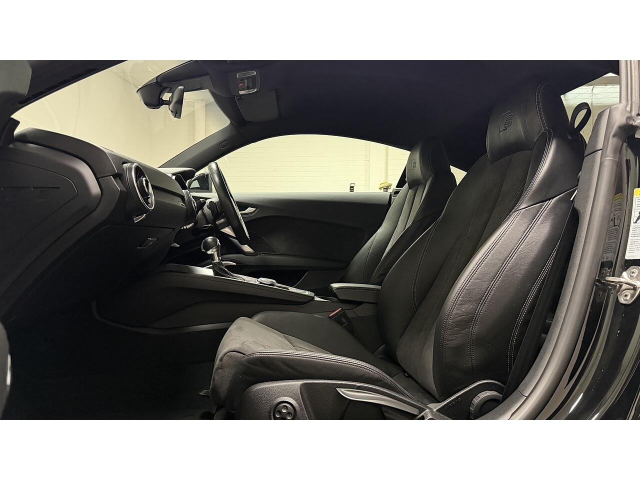 Audi TT view 23