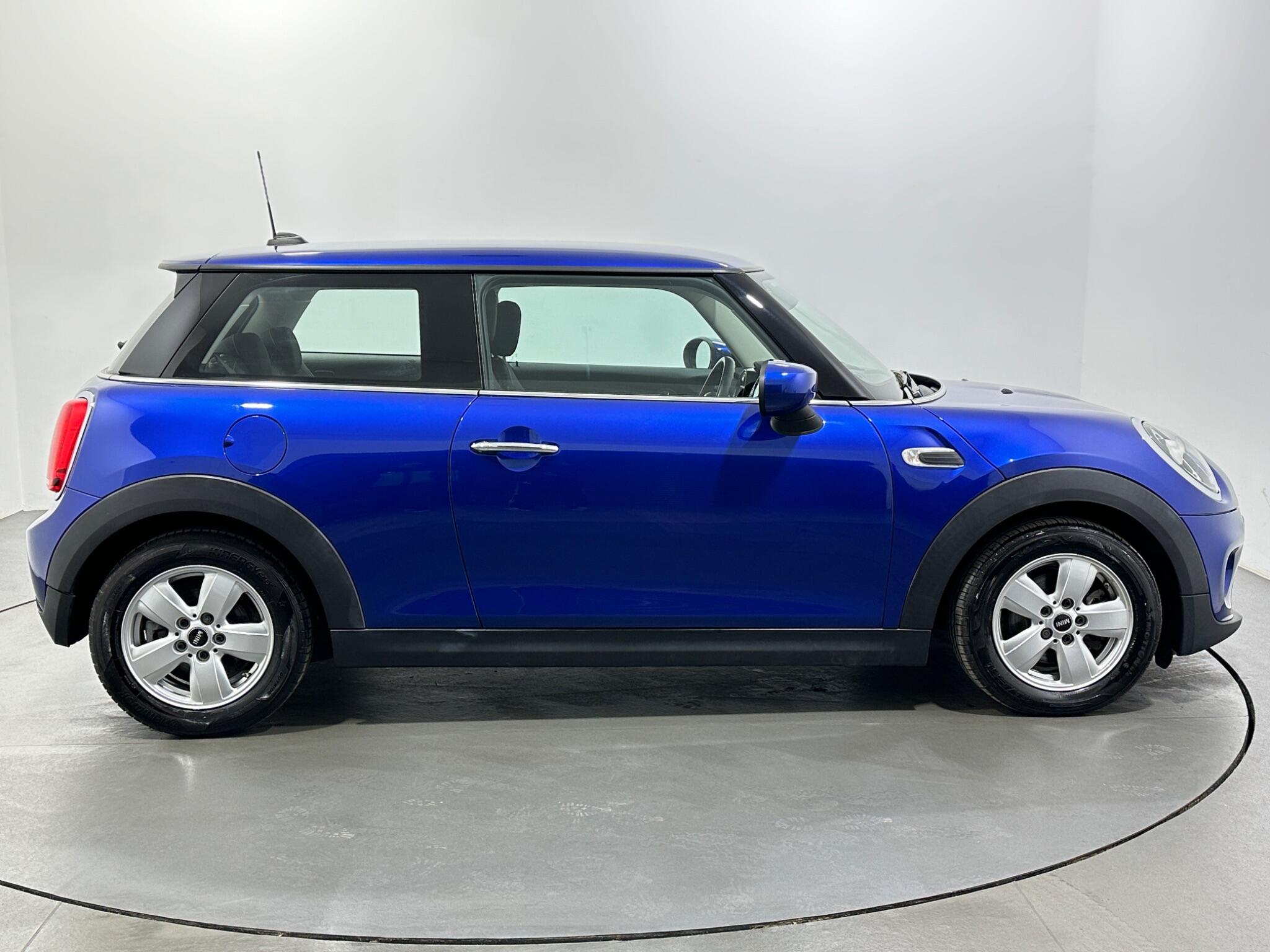 Mini Hatch view 9