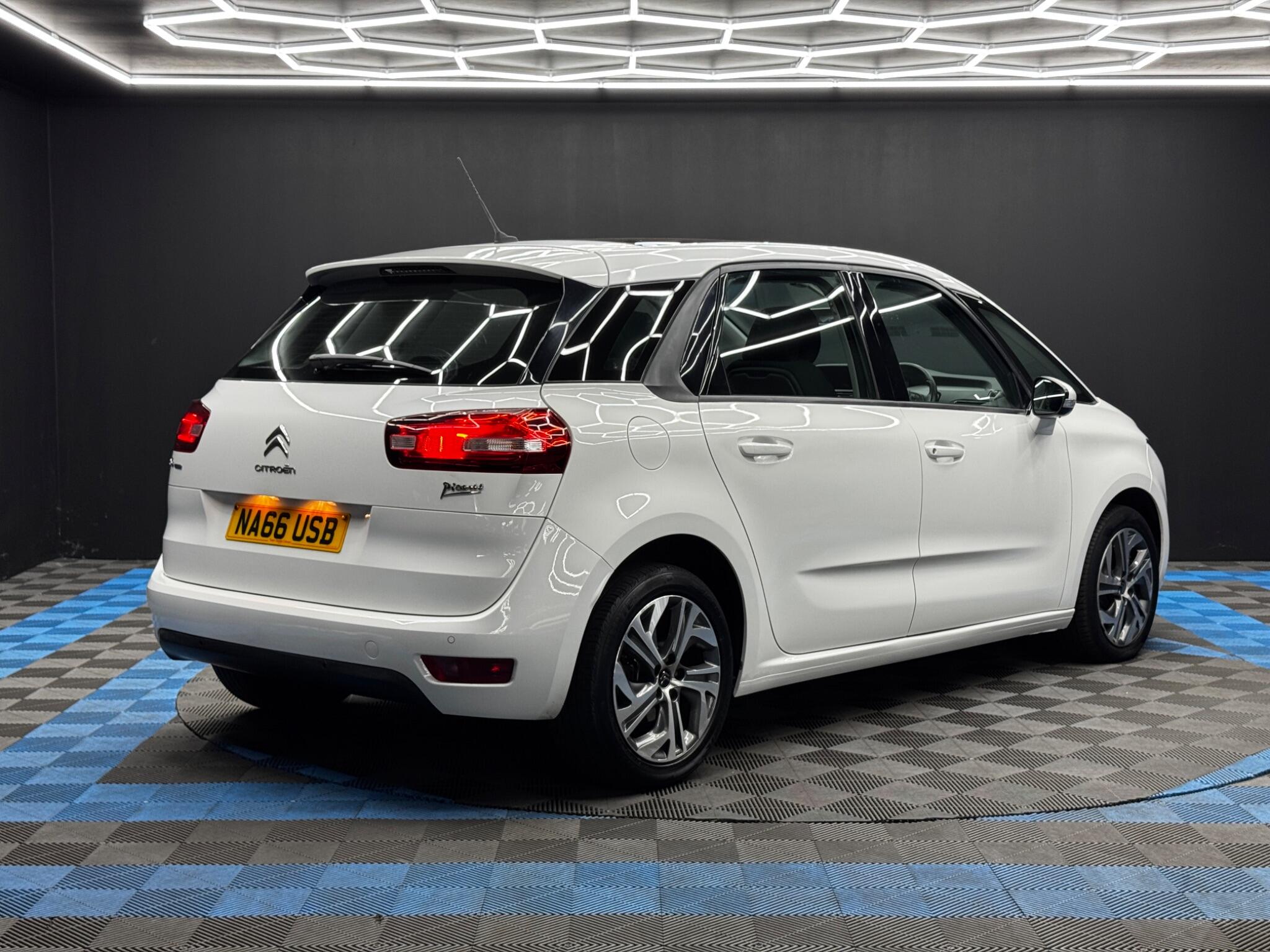 Citroen C4 Picasso view 5