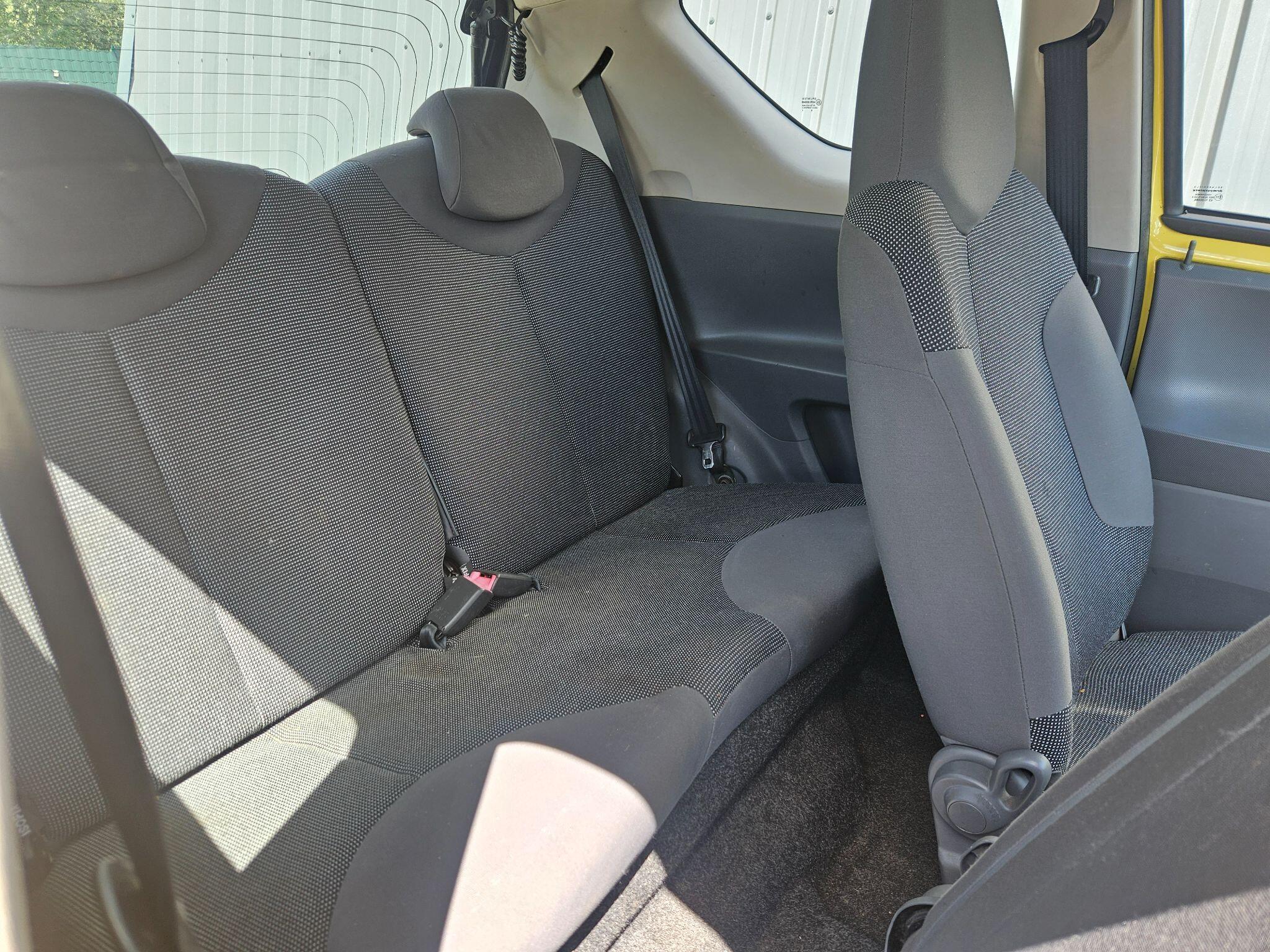 2005 Peugeot 107 image 21