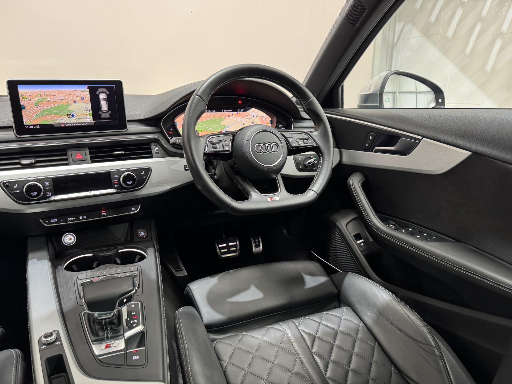 Audi S4 Avant view 22