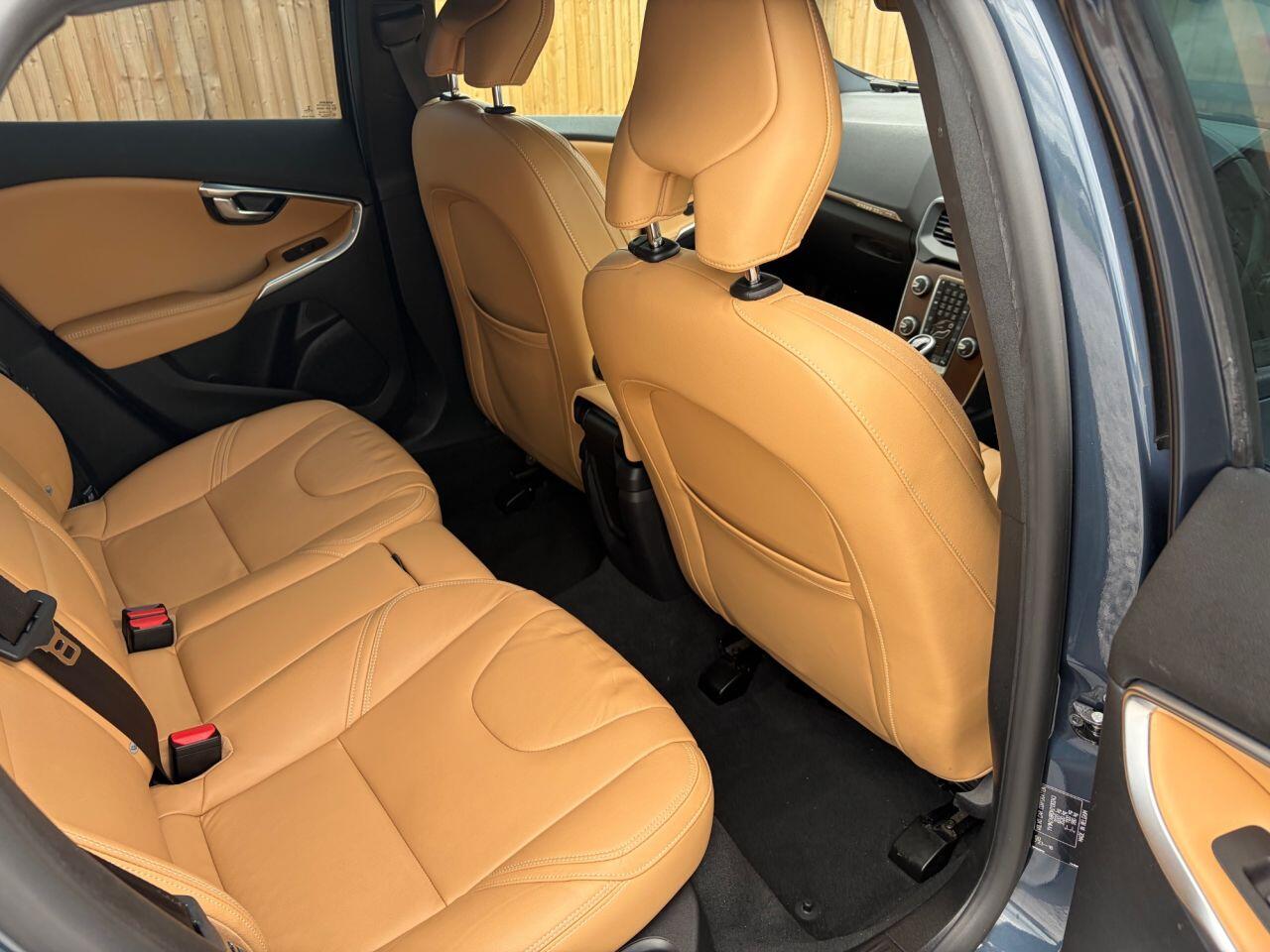 Volvo V40 Cross Country view 20