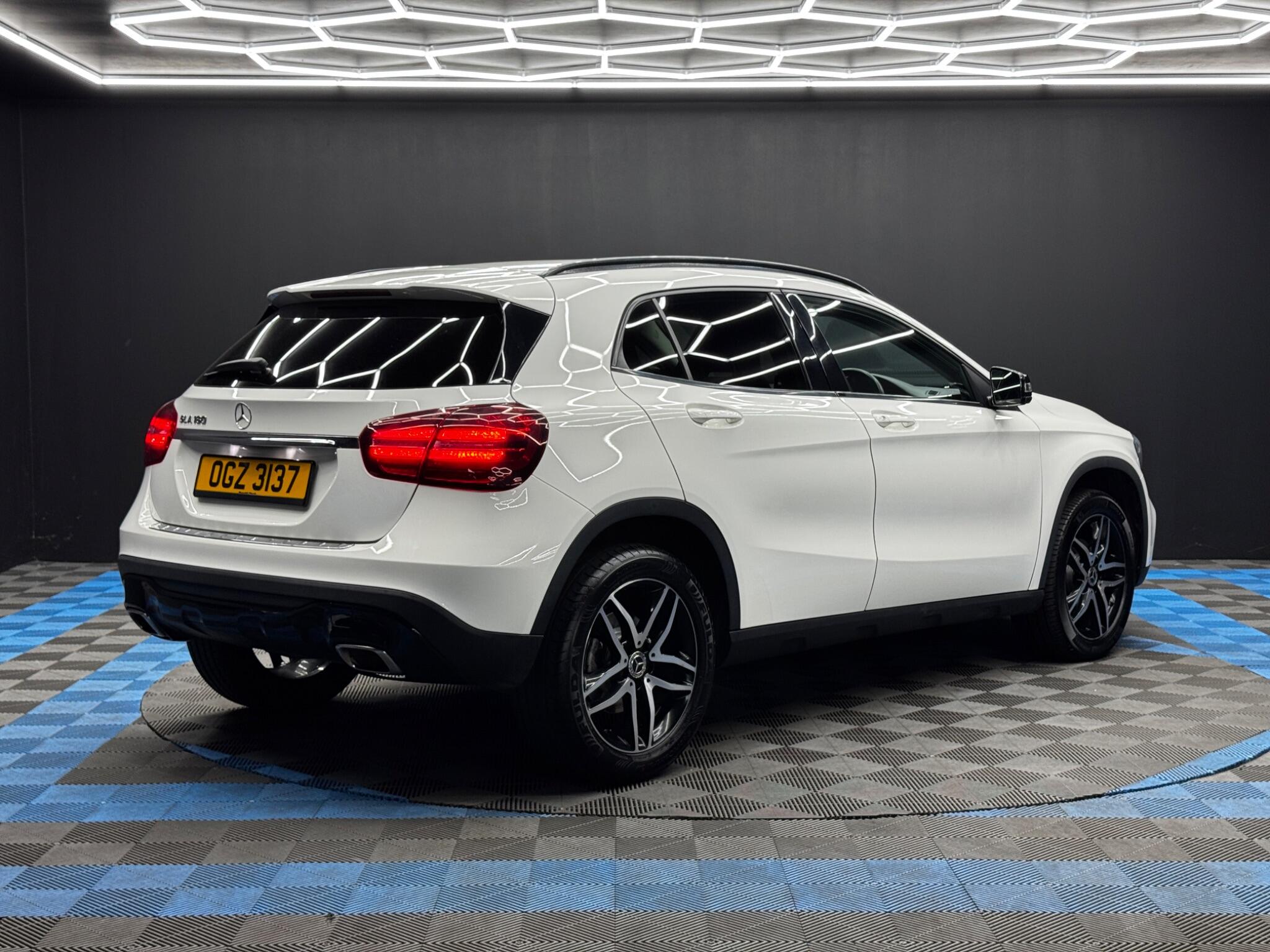 Mercedes-Benz Gla view 5