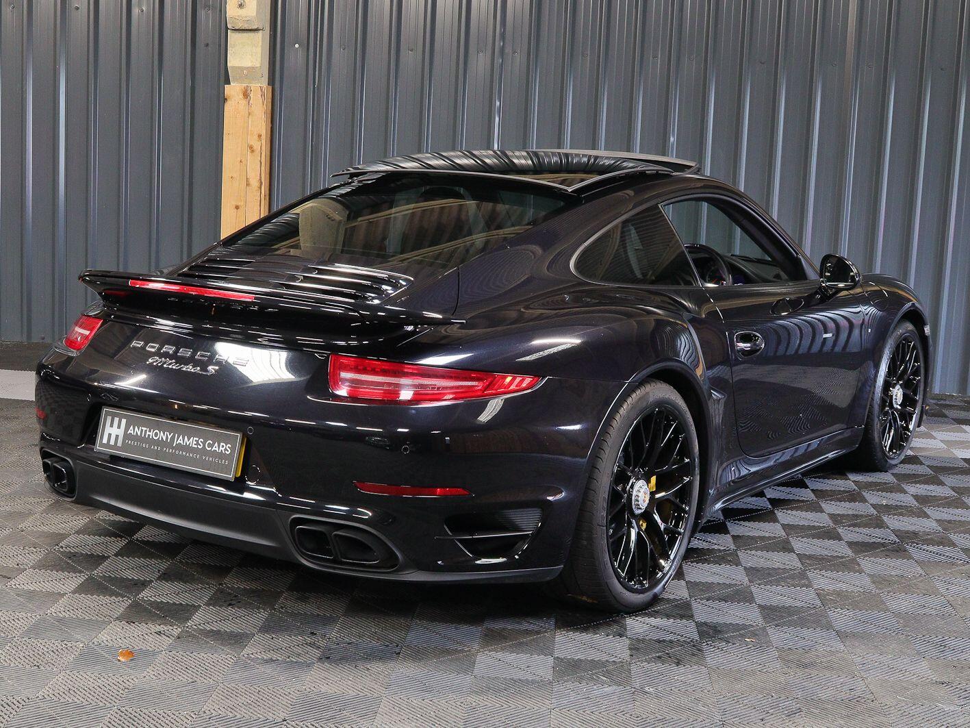 Porsche 911 view 3