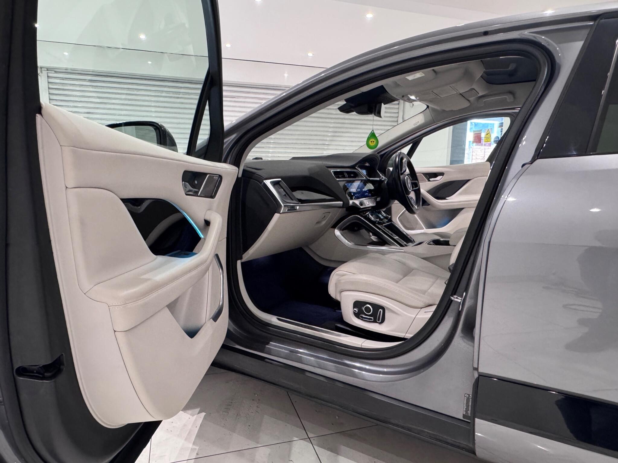 Jaguar I-Pace view 13