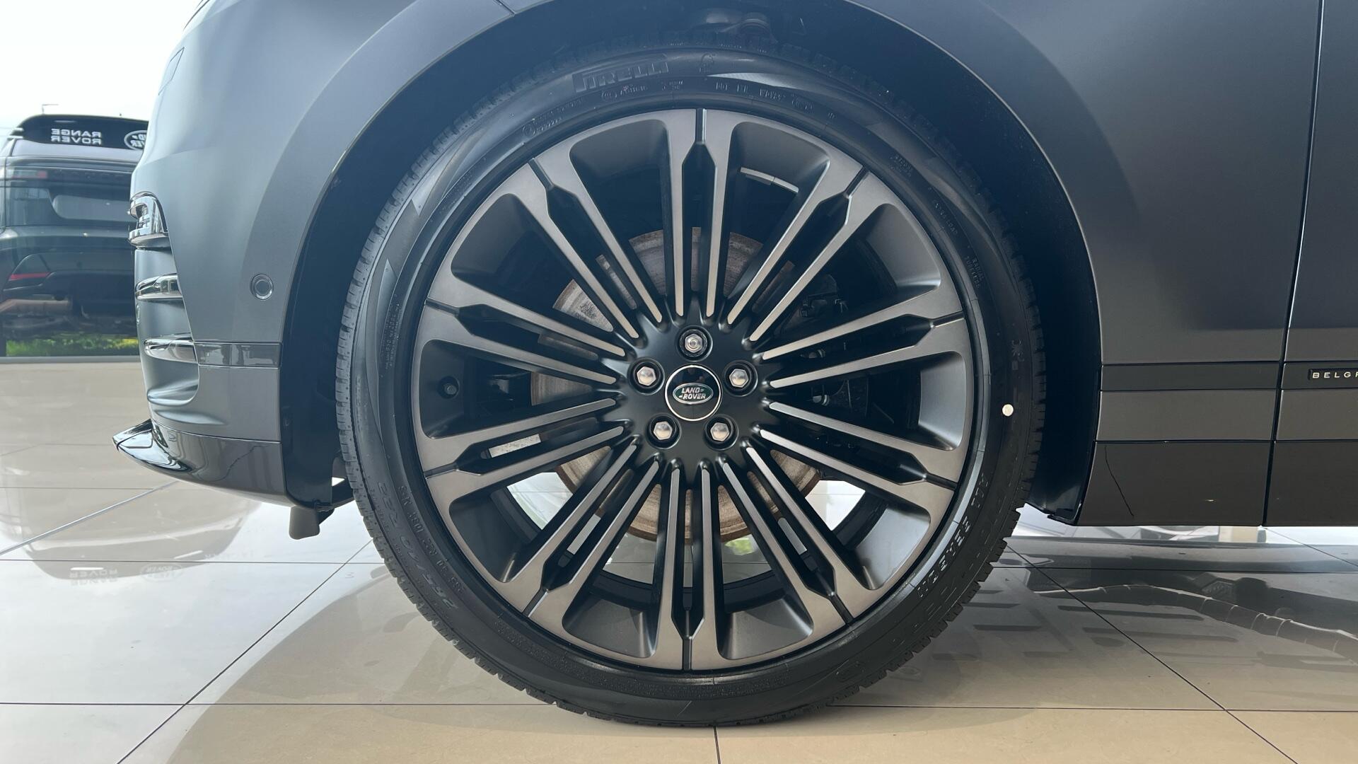 Land Rover Range Rover Velar view 17