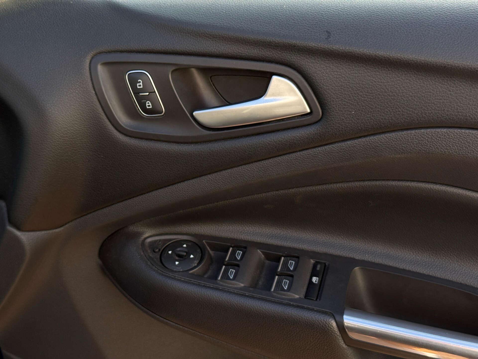 Ford Kuga view 32