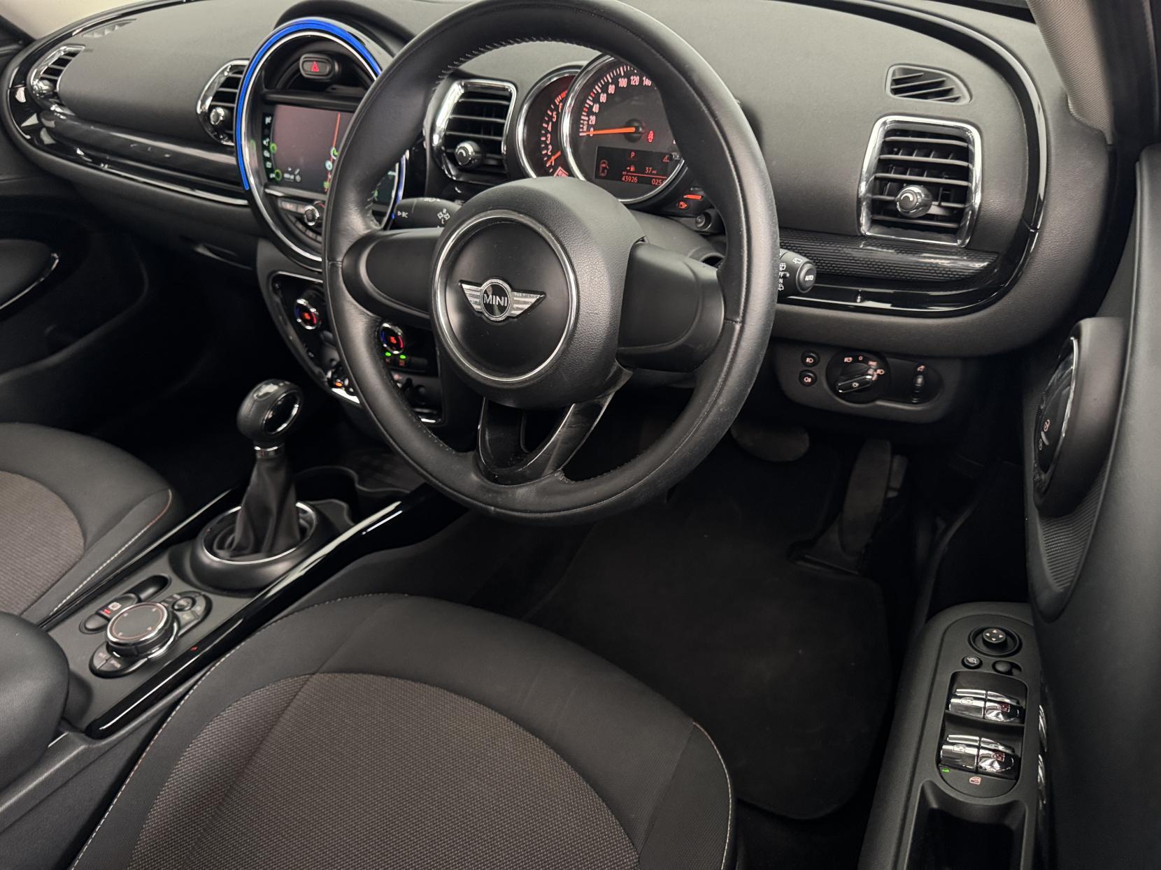 Mini Clubman view 60