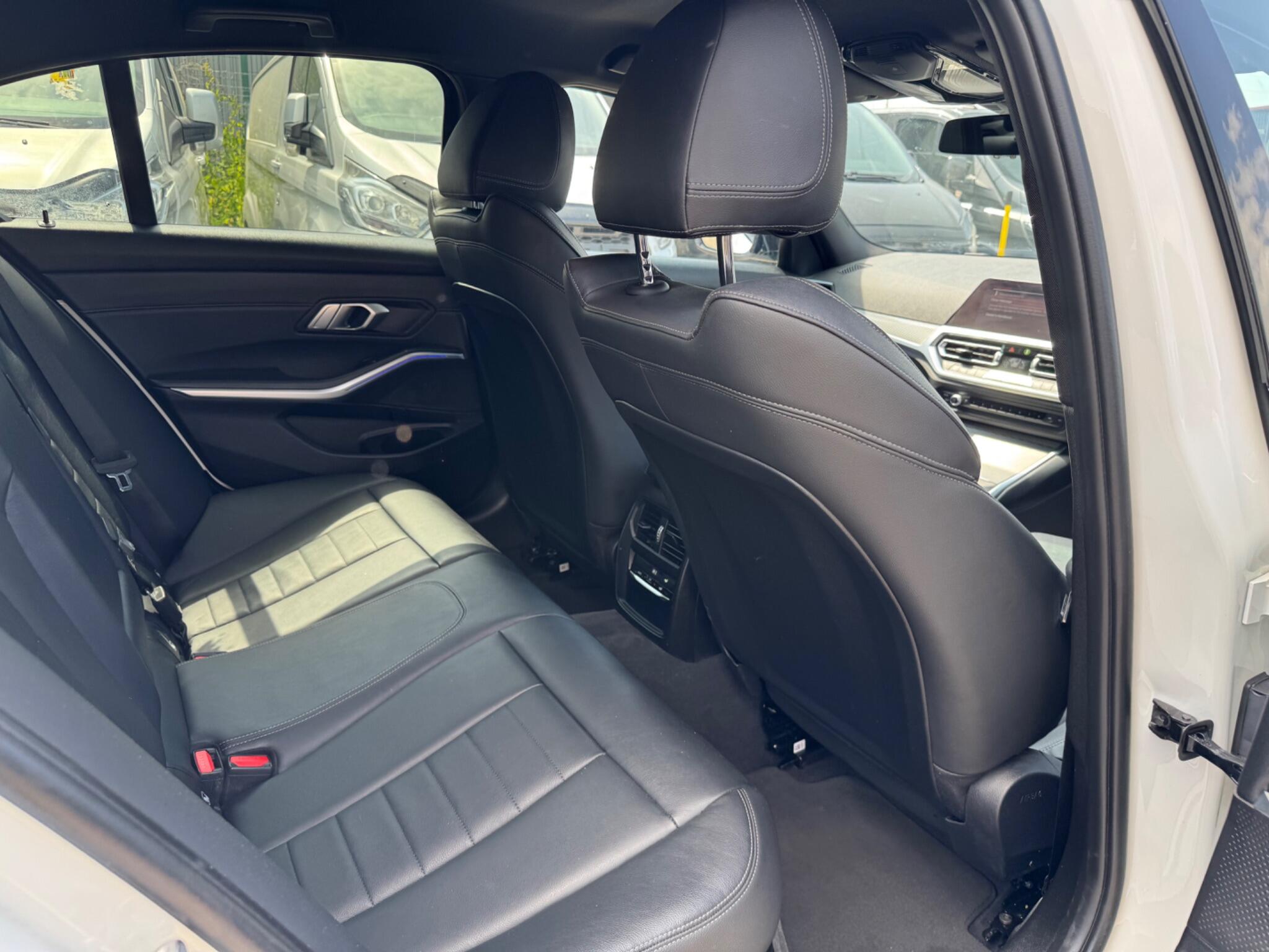 BMW 3 Series view 21