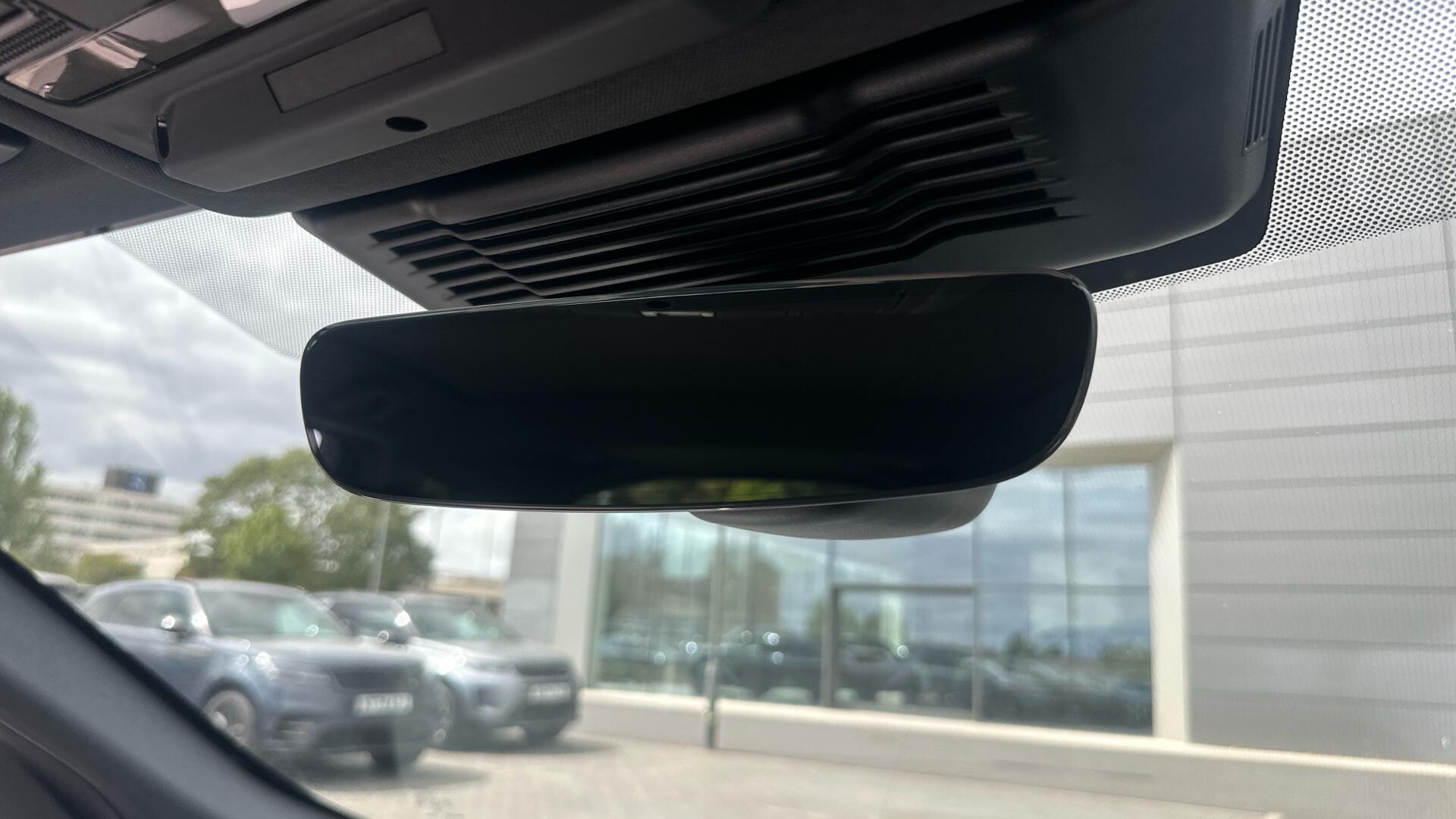 Land Rover Discovery Sport view 56