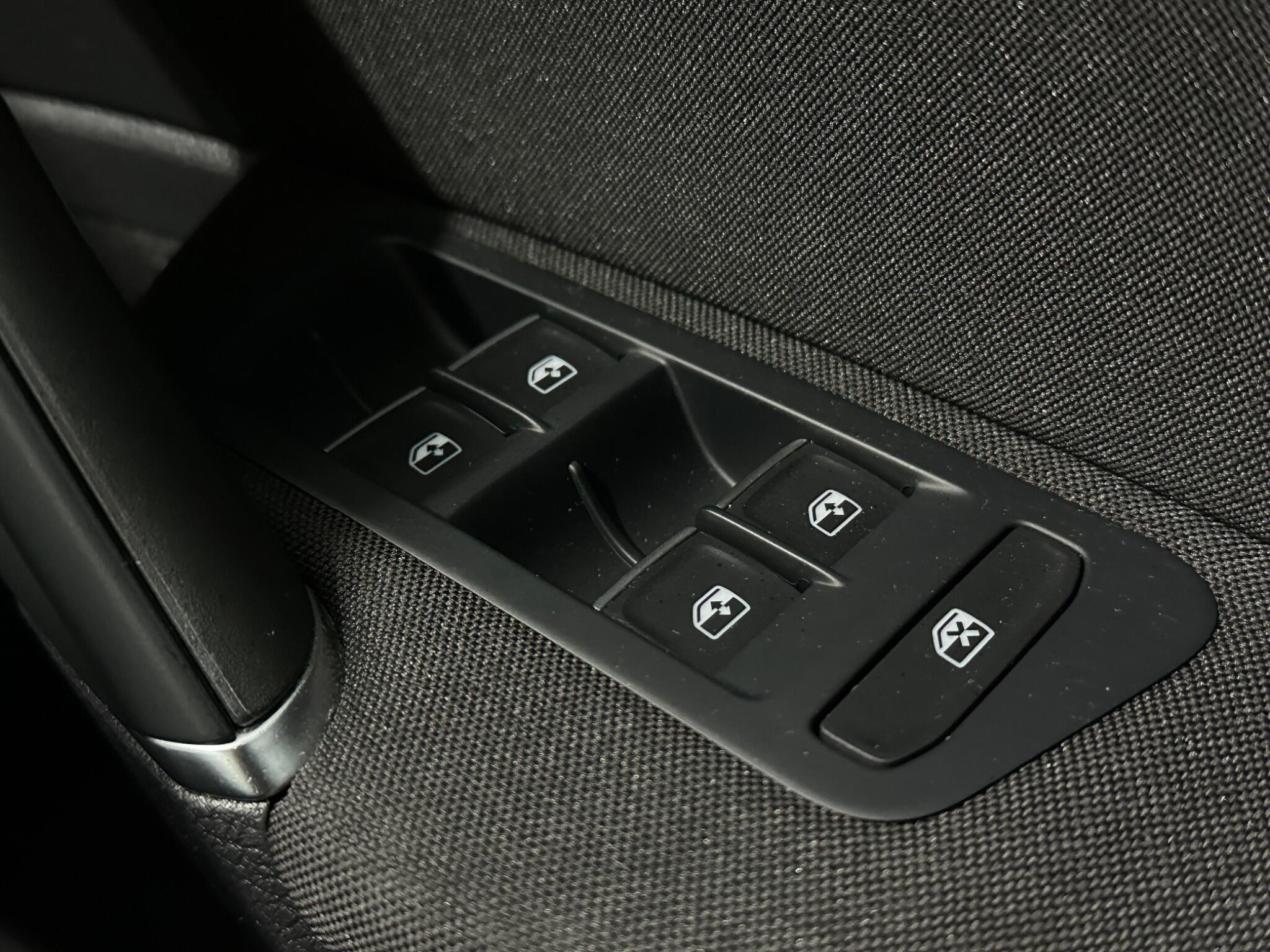 Volkswagen Golf view 19