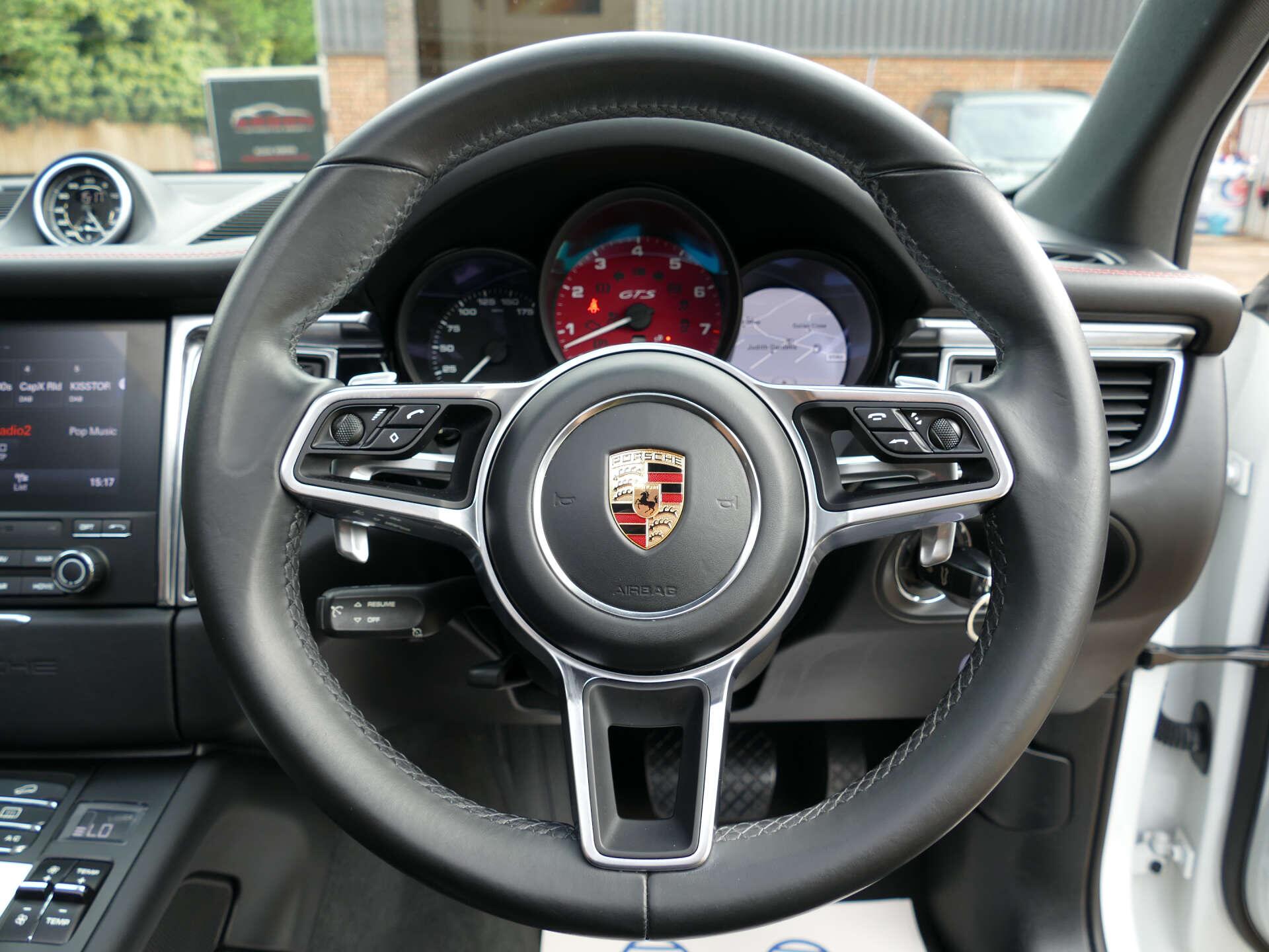 Porsche Macan view 56