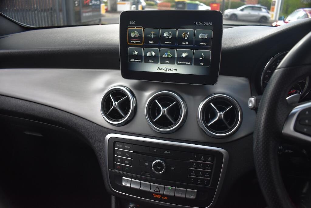 Mercedes-Benz Gla view 59