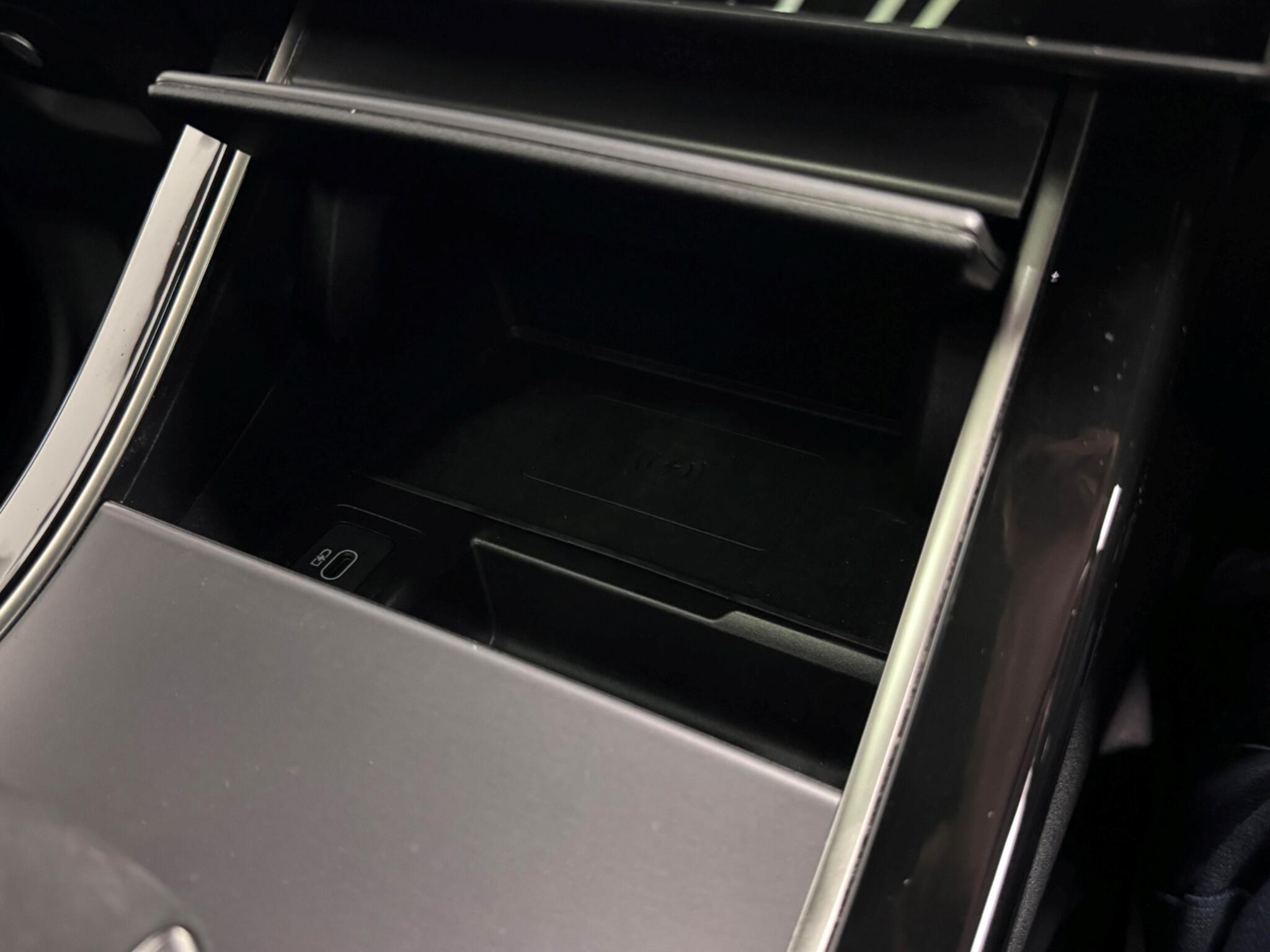 Land Rover Range Rover Velar view 37