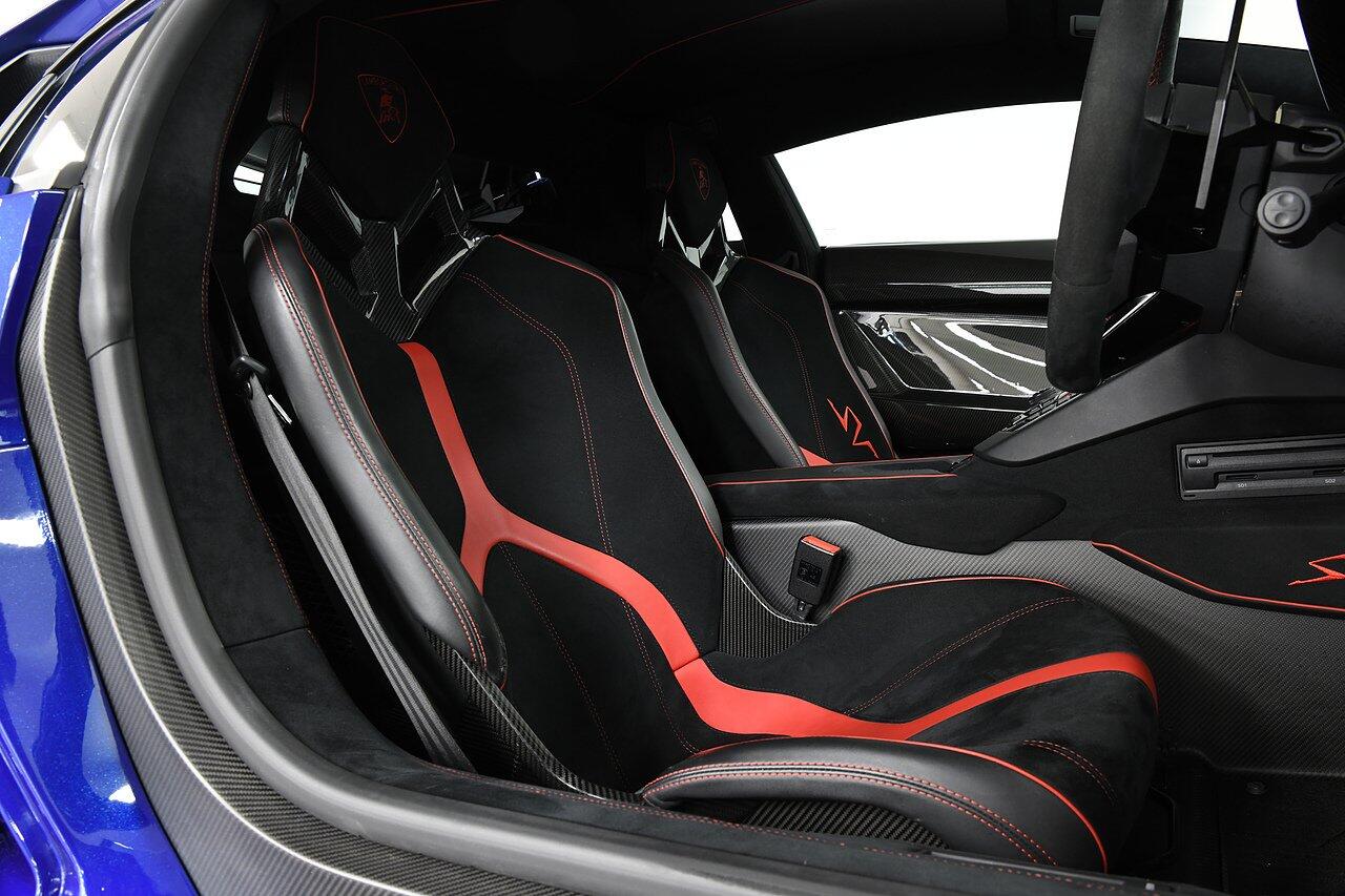 Lamborghini Aventador view 7