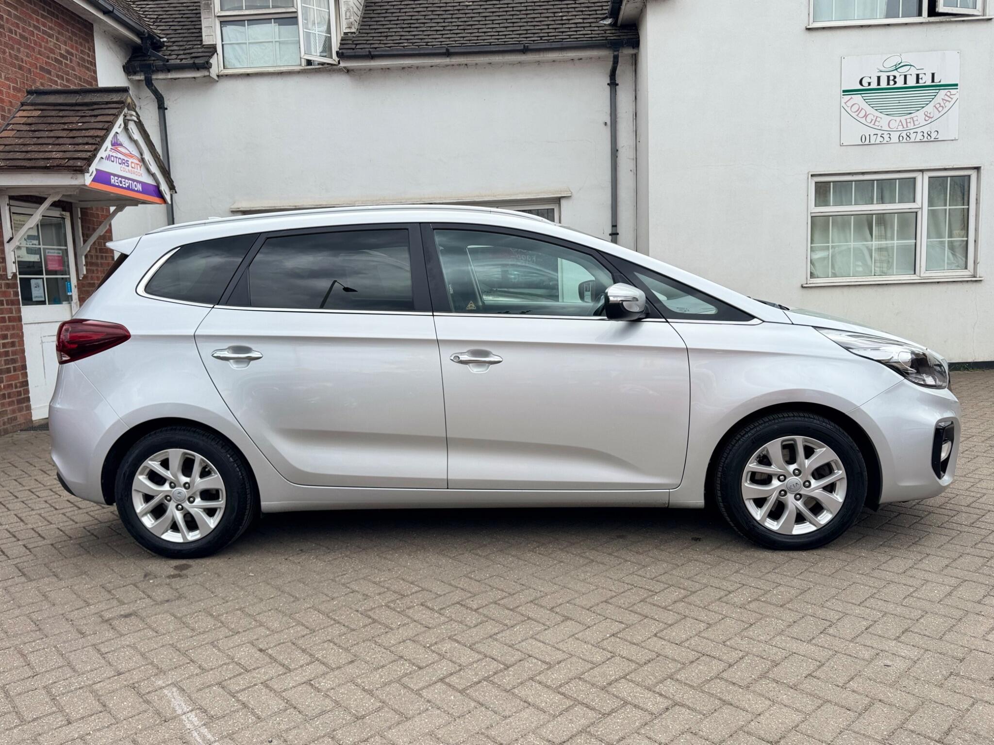 Kia Carens view 6