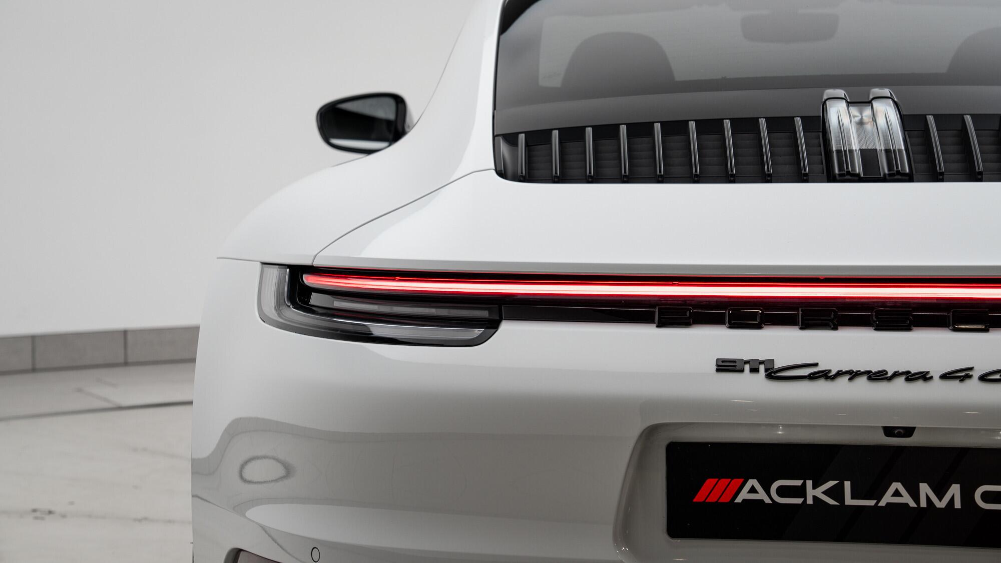 Porsche 911 view 17
