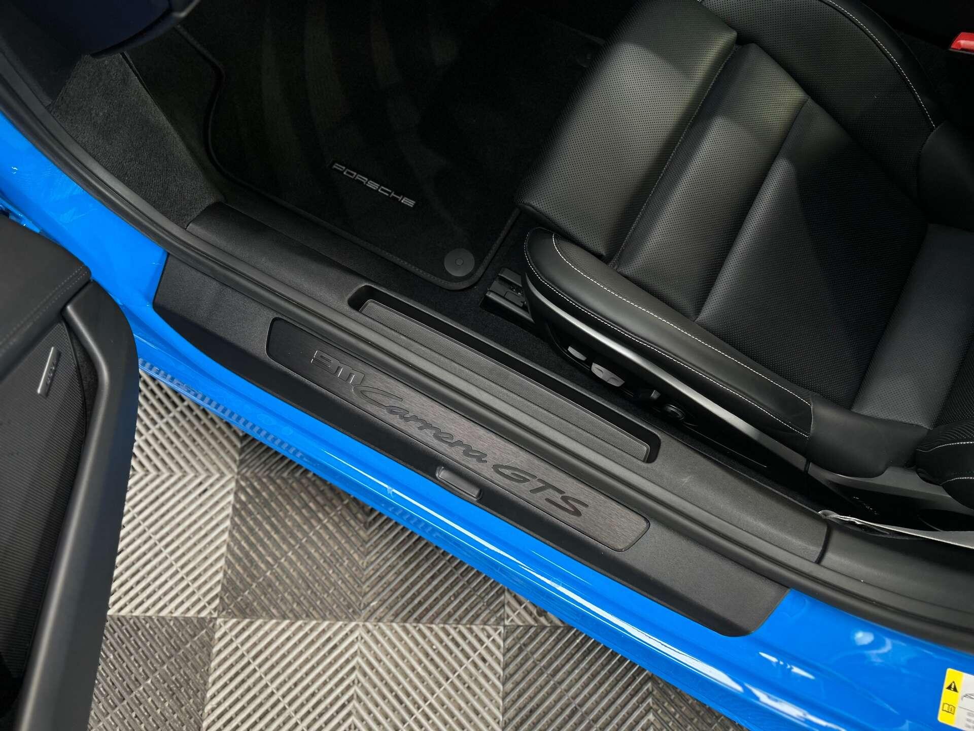 Porsche 911 view 37