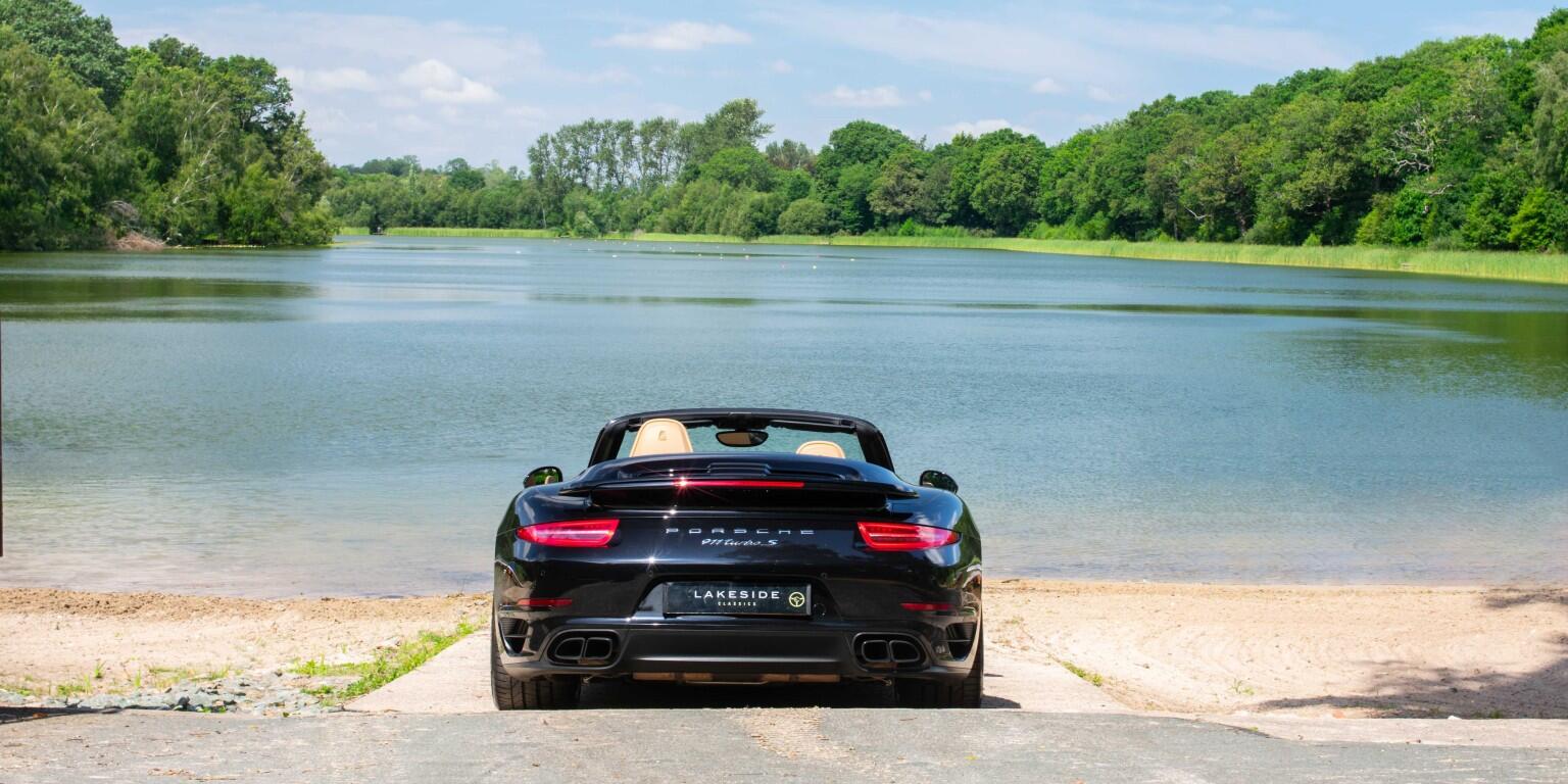 Porsche 911 view 5