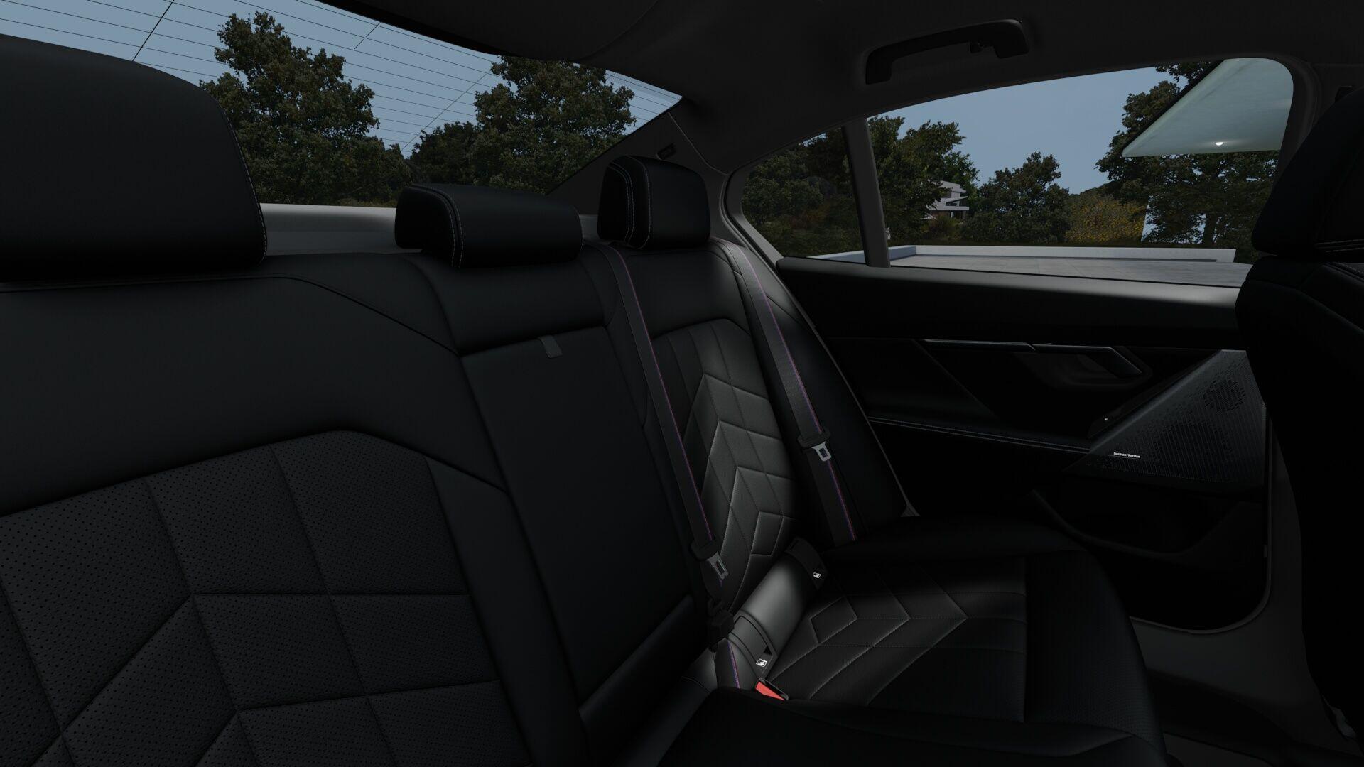 BMW 5 Series view 8