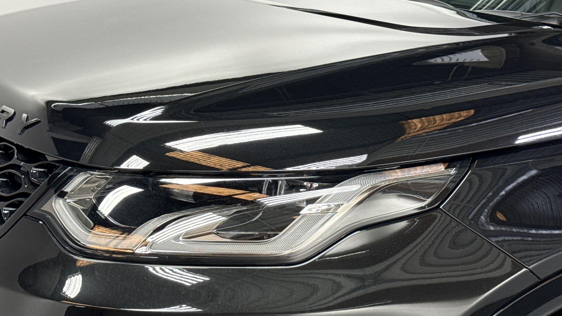 Land Rover Discovery Sport view 17