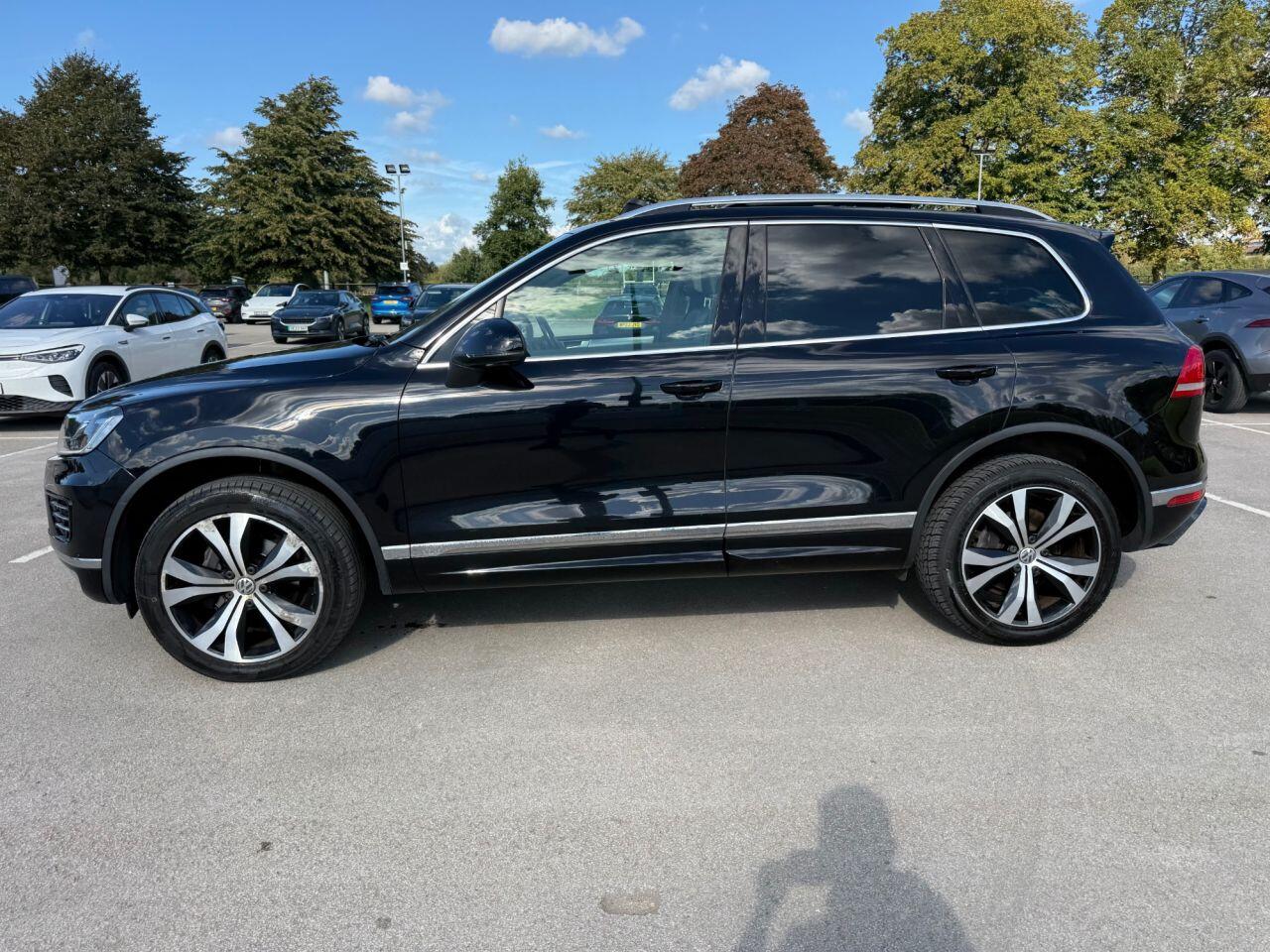 Volkswagen Touareg view 28