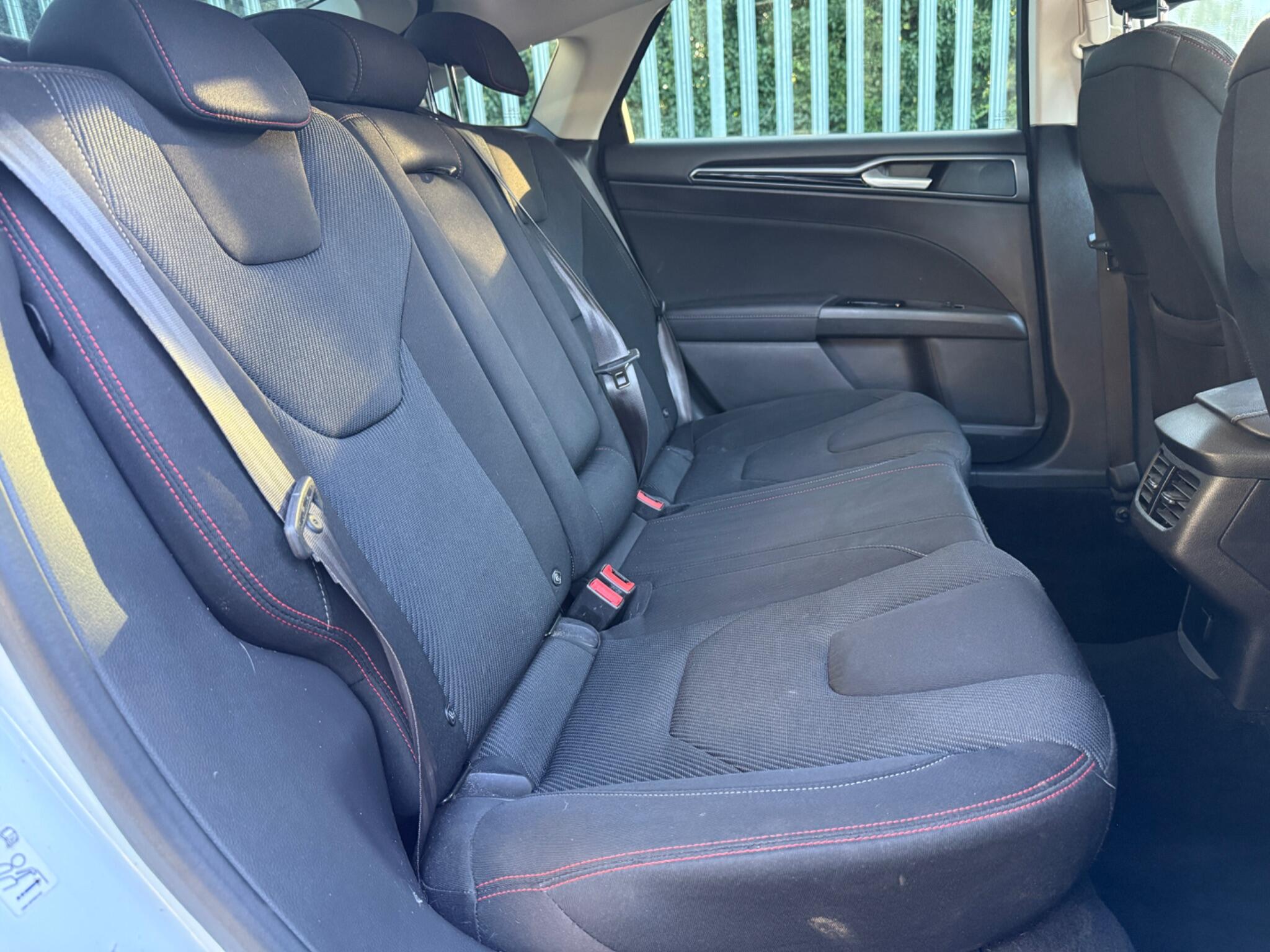 2016 Ford Mondeo image 33