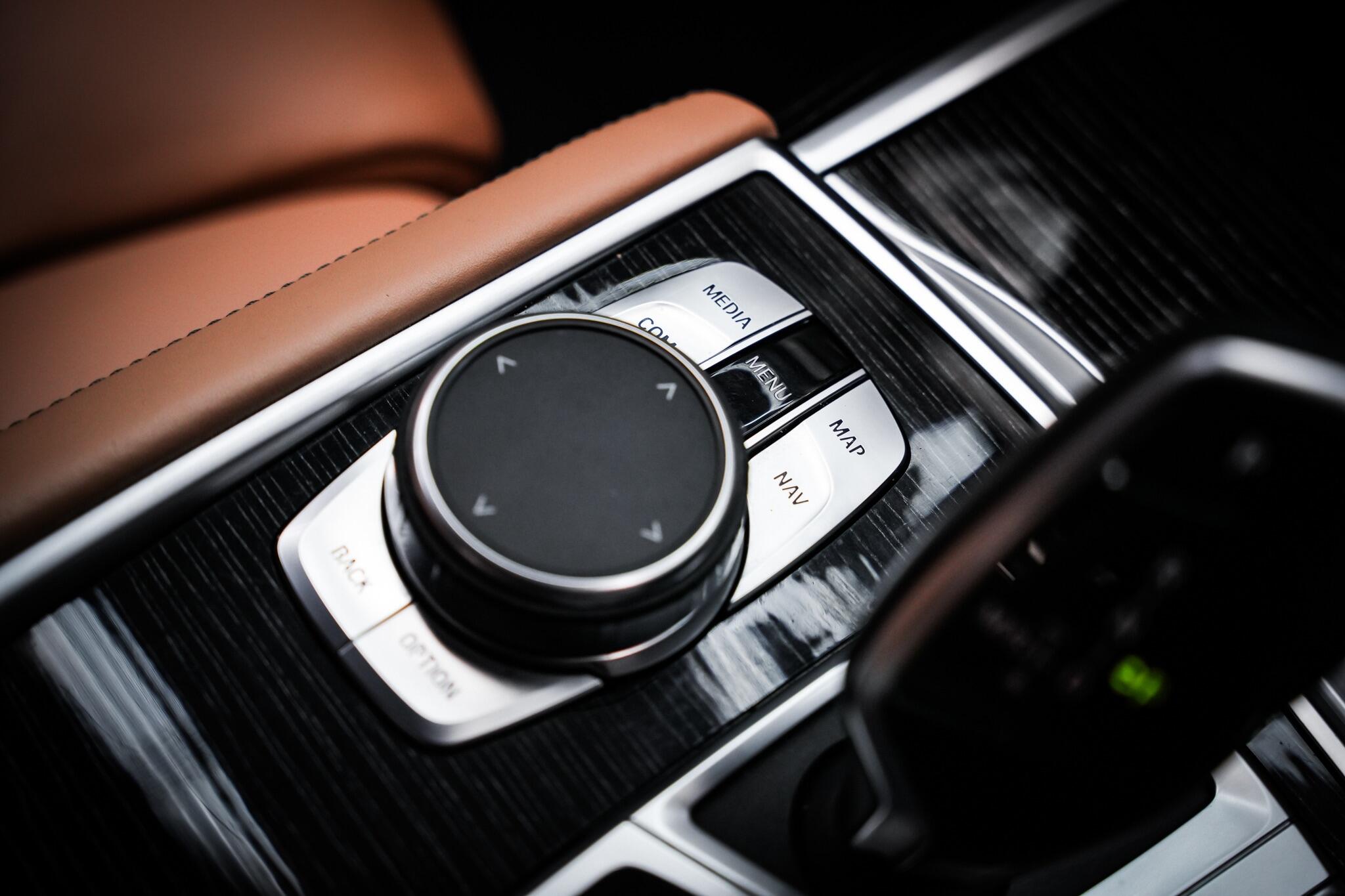 BMW 7 Series view 43