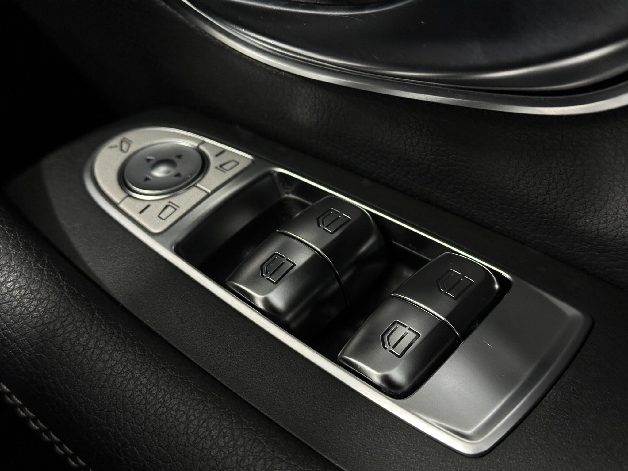 Mercedes-Benz E-Class view 18