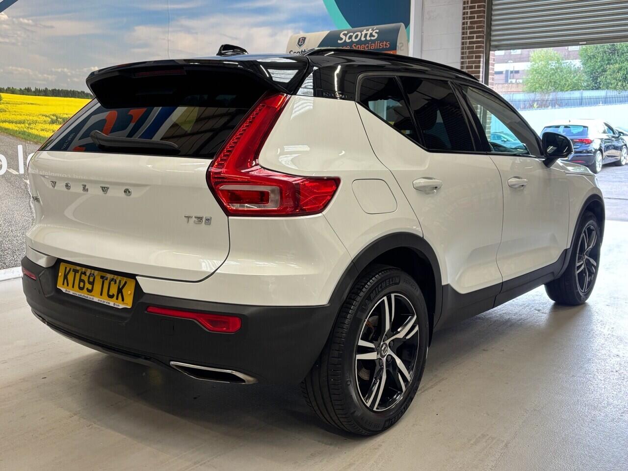 Volvo XC40 view 5