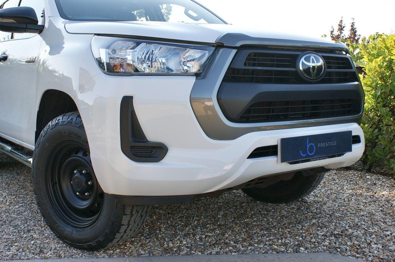 Toyota Hilux view 6