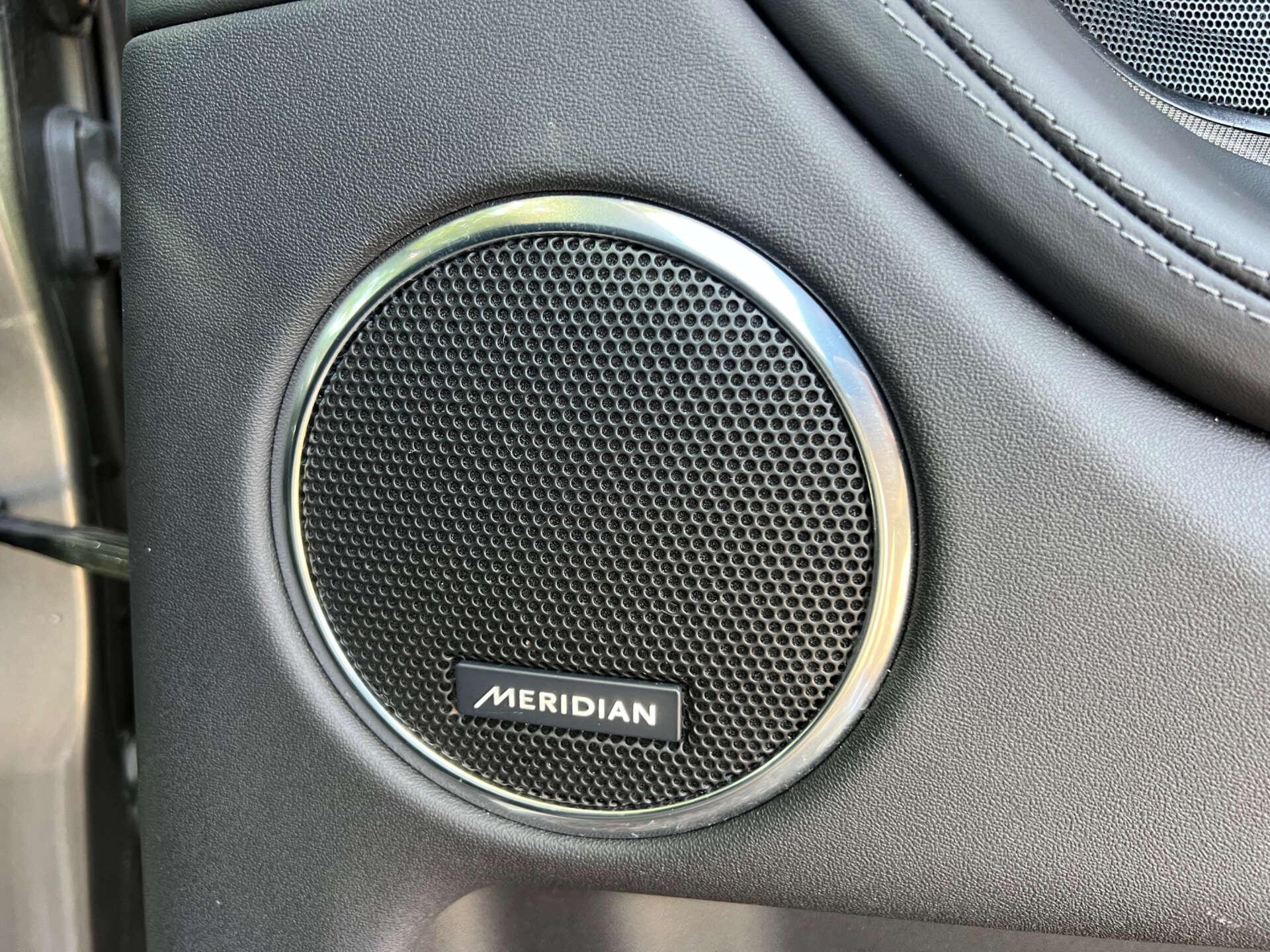 Land Rover Discovery Sport view 11