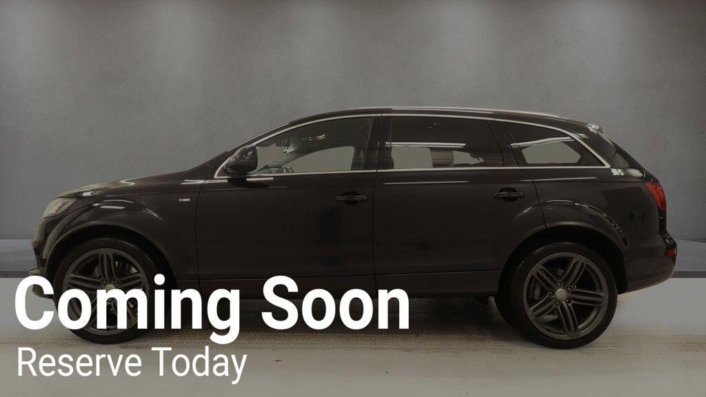 Audi Q7 view 9