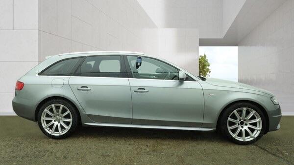 Audi A4 Avant view 5