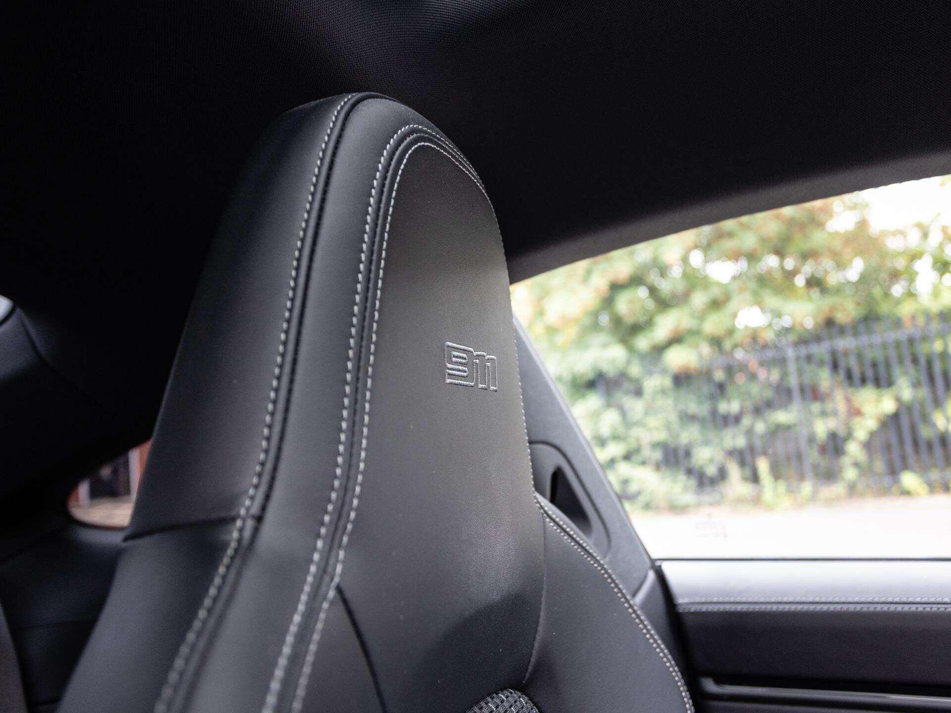 Porsche 911 view 18