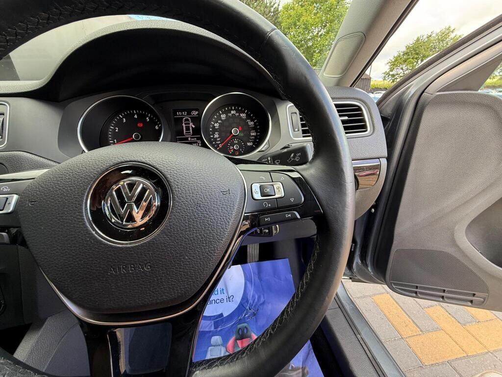 Volkswagen Jetta view 24