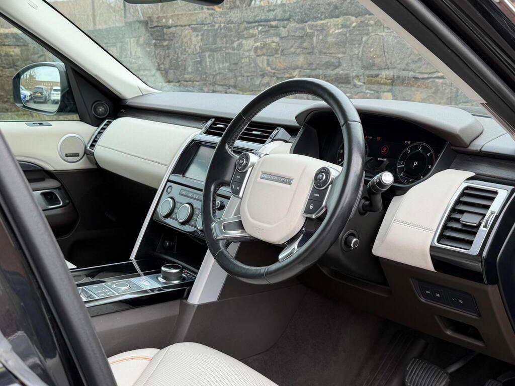 Land Rover Discovery view 13