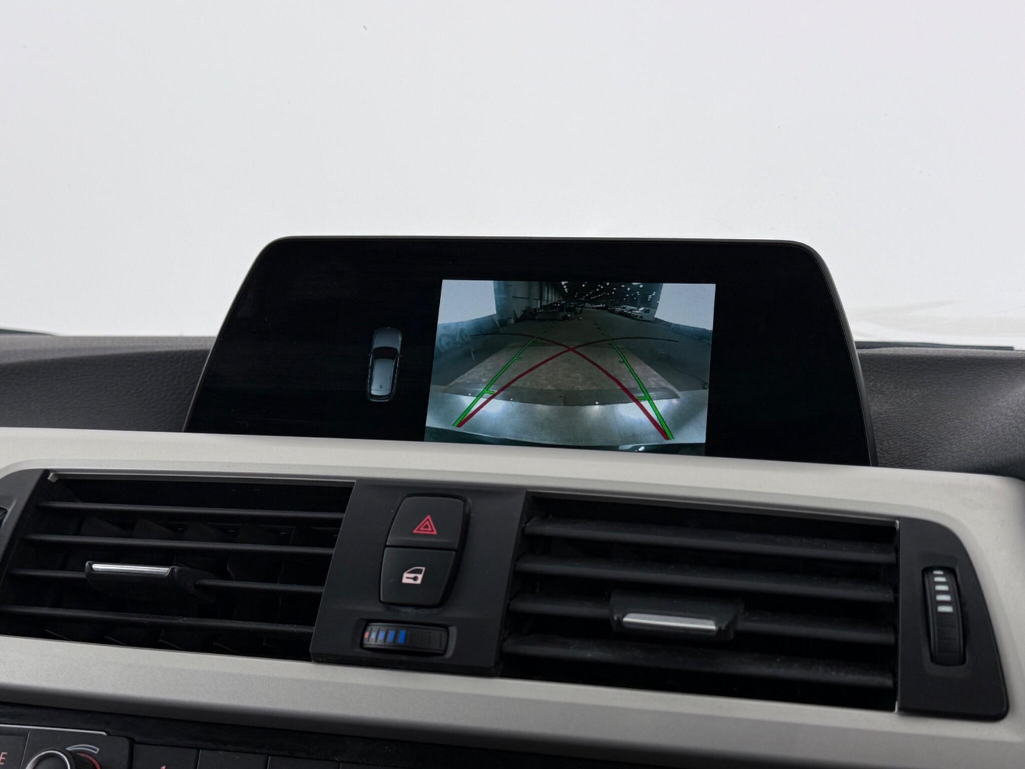 BMW 3 Series view 26