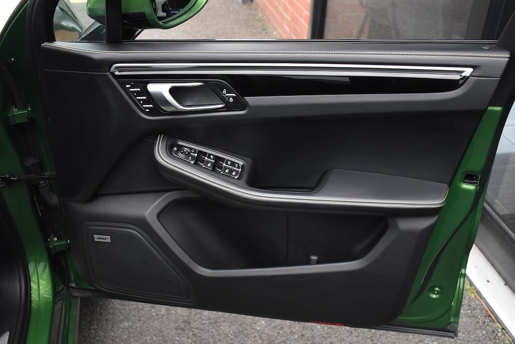 Porsche Macan view 36